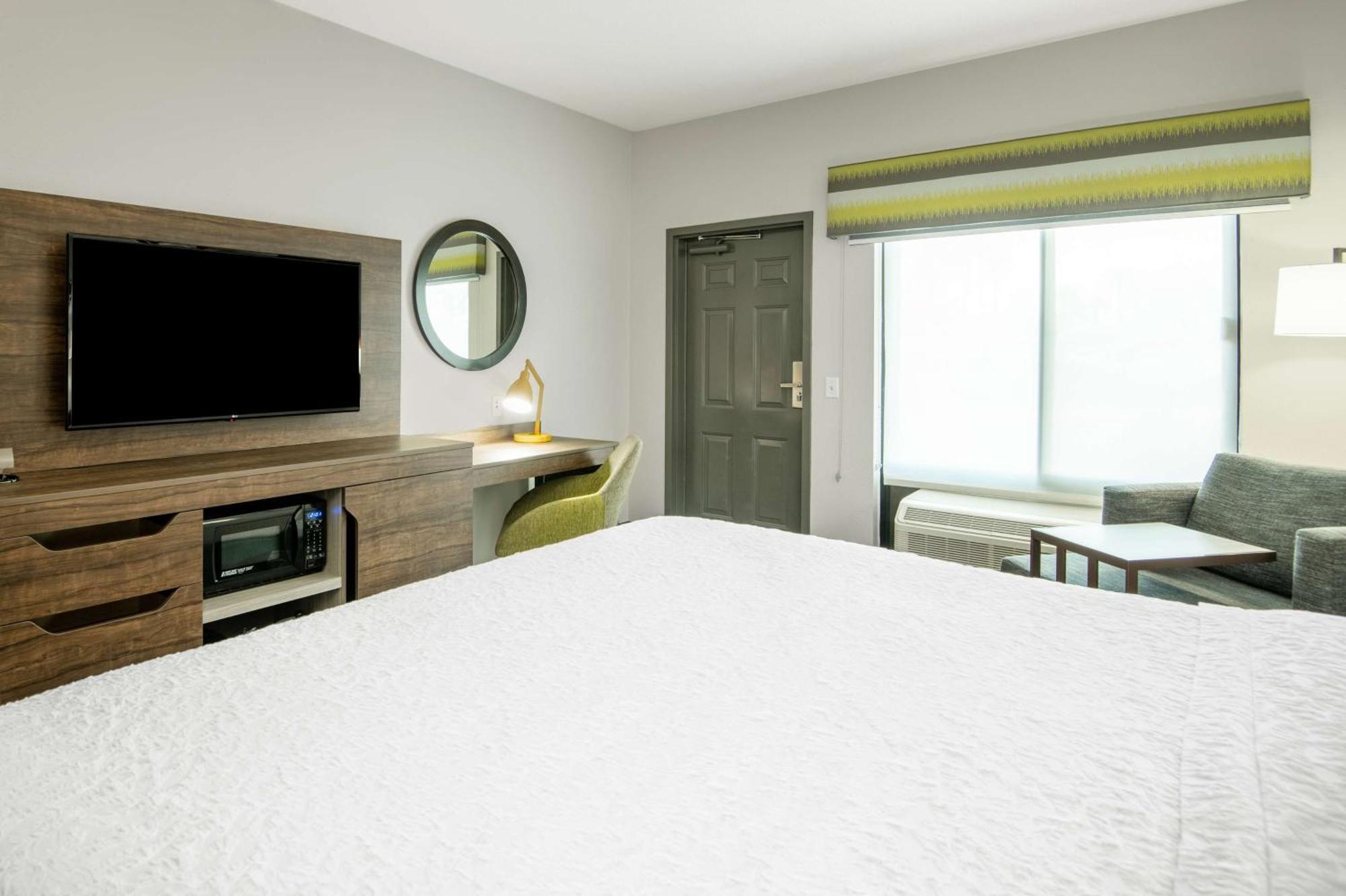 King Room with Exterior Entrance - Non-Smoking