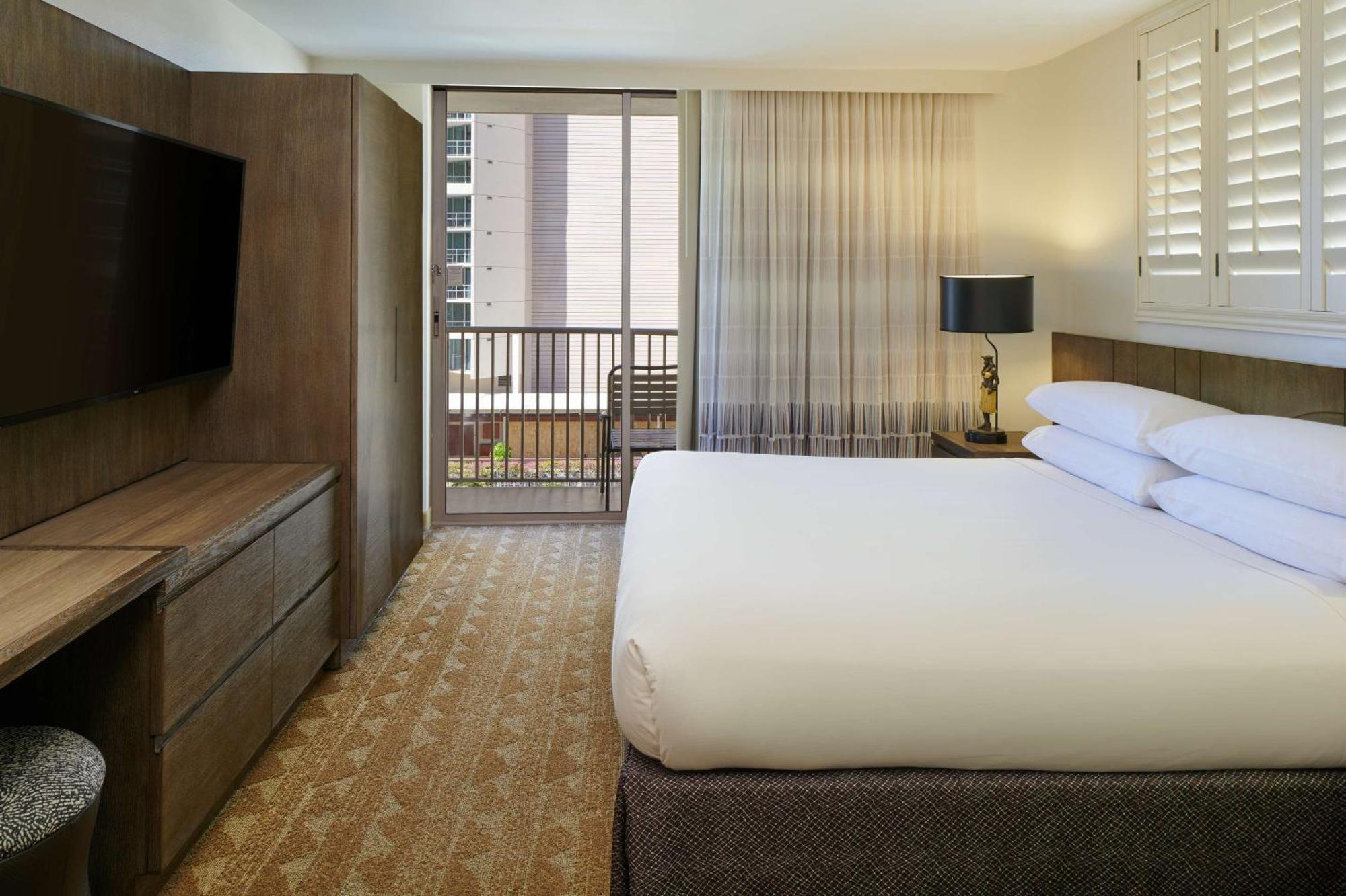 Two-Bedroom King Suite Roll Shower