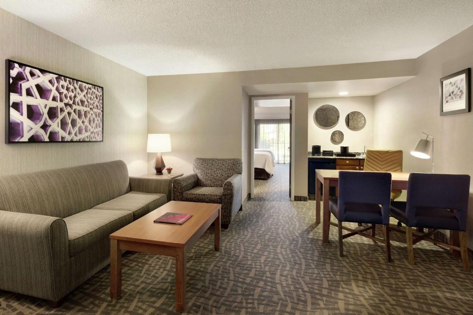 Suite Two Queen Beds Non-Smoking