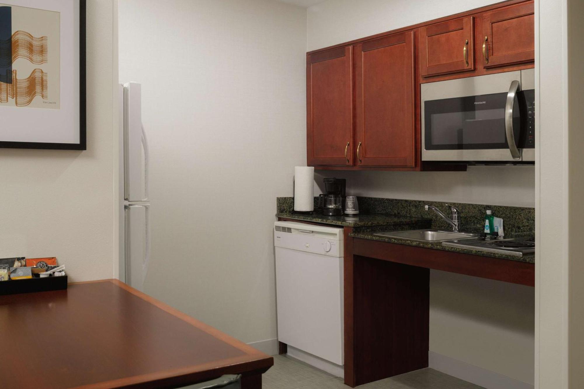 One-Bedroom Suite One King Bed Bath Tub Mobility Access