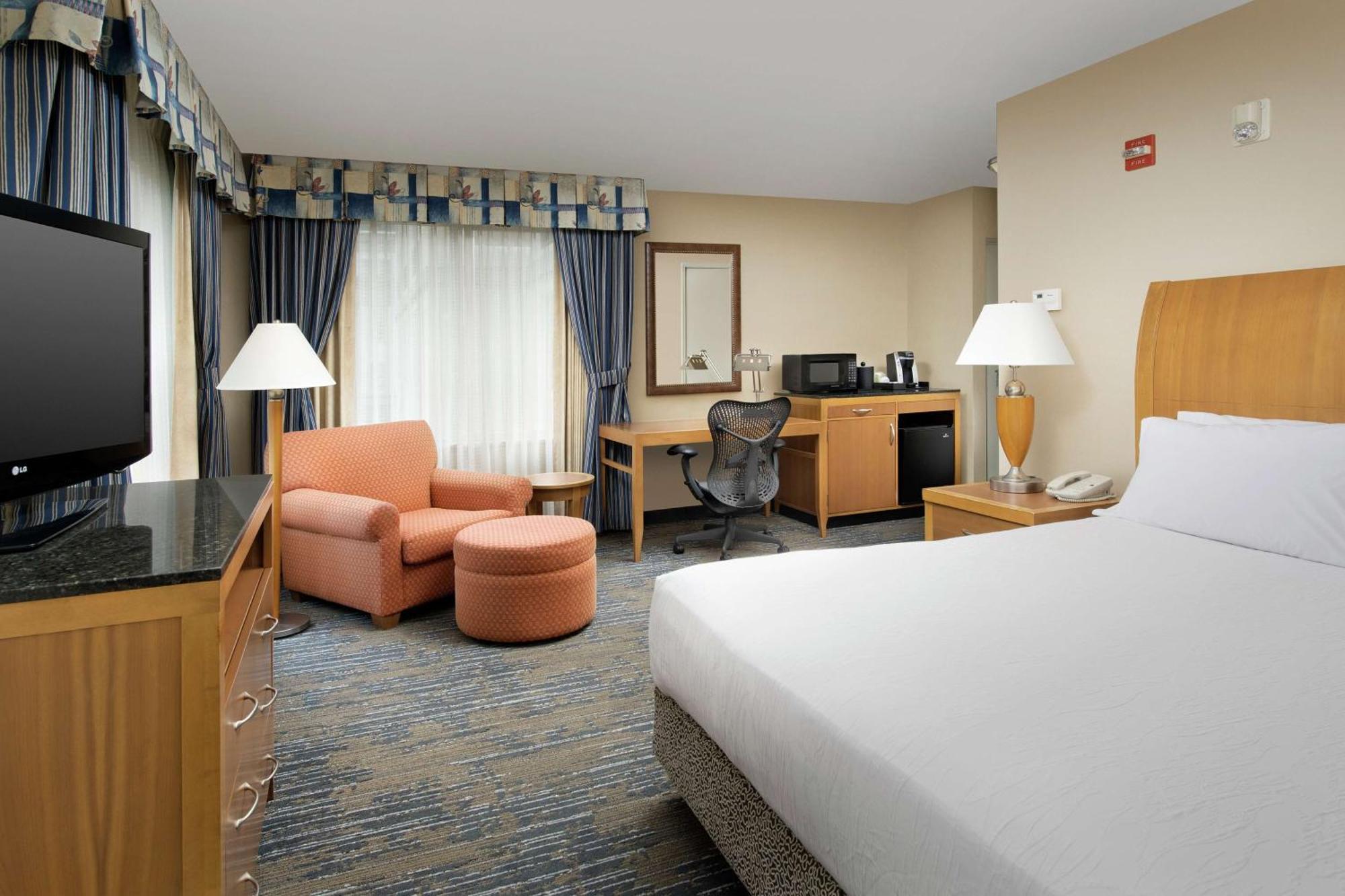 King Room Tub Mobility Hearing Access