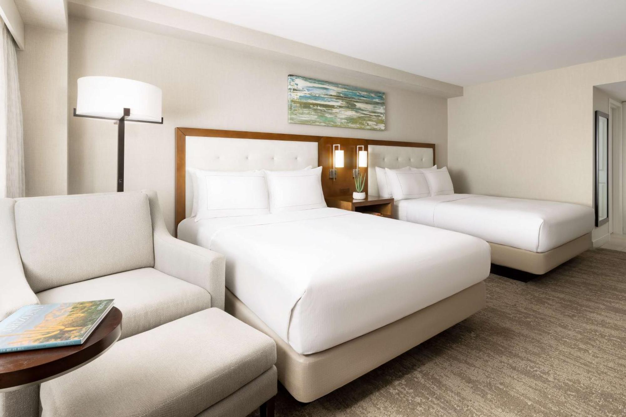 Queen Room Two Queen Beds Mountain View