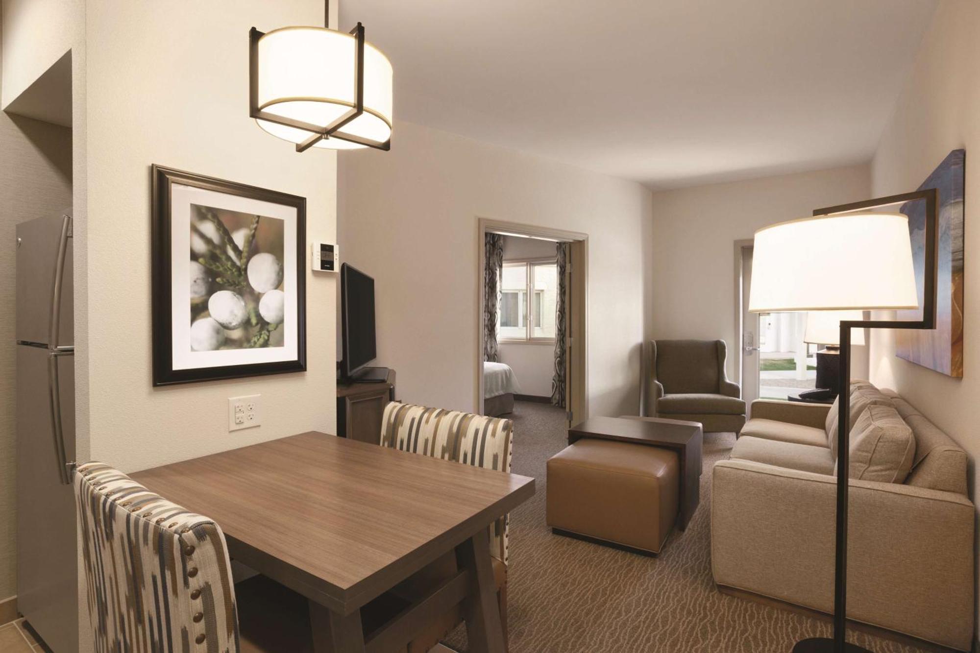 One-Bedroom Queen Suite Two Queen Beds Non-Smoking