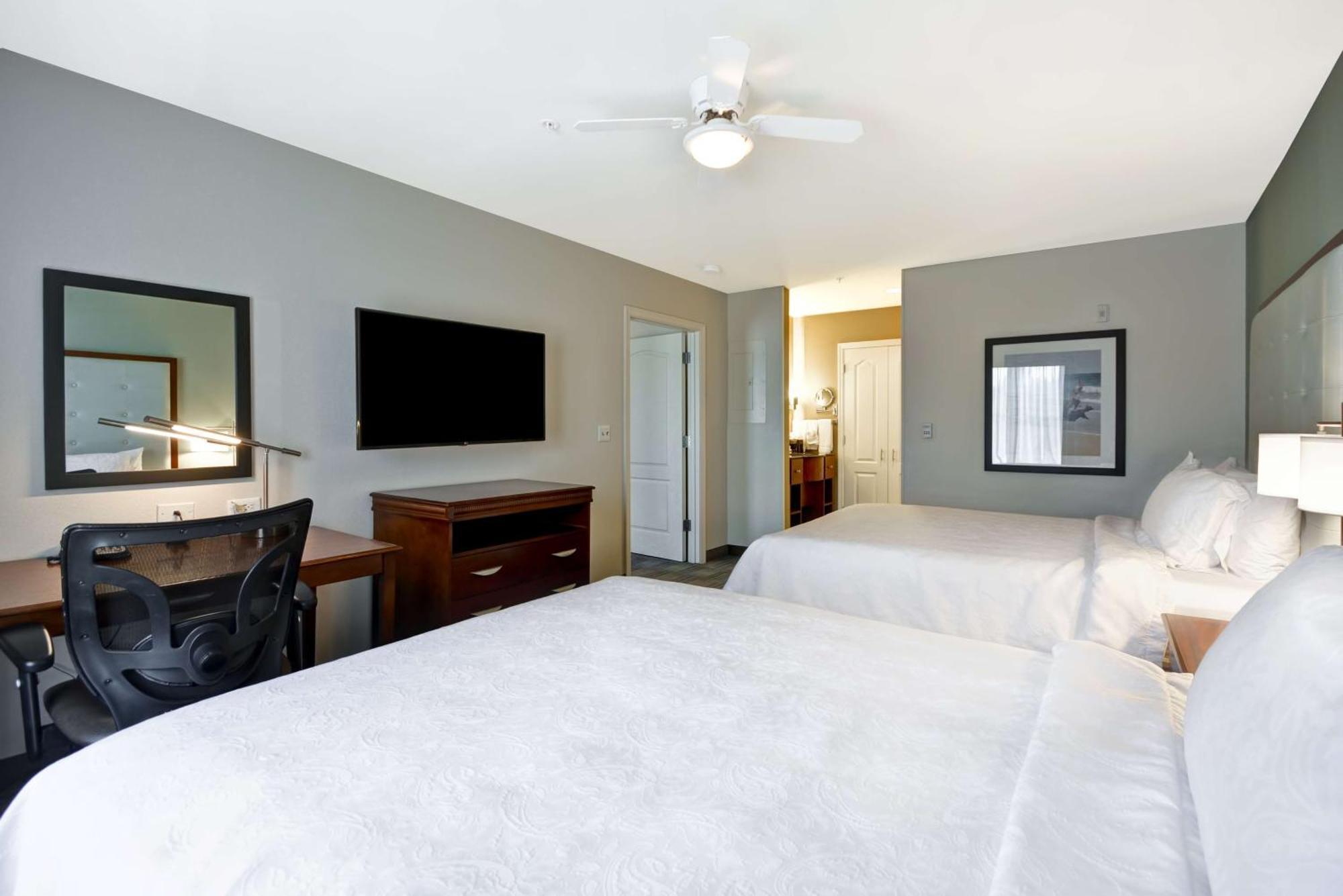 Queen Suite Two Queen Beds Hearing Access Roll Shower-Non Smoking