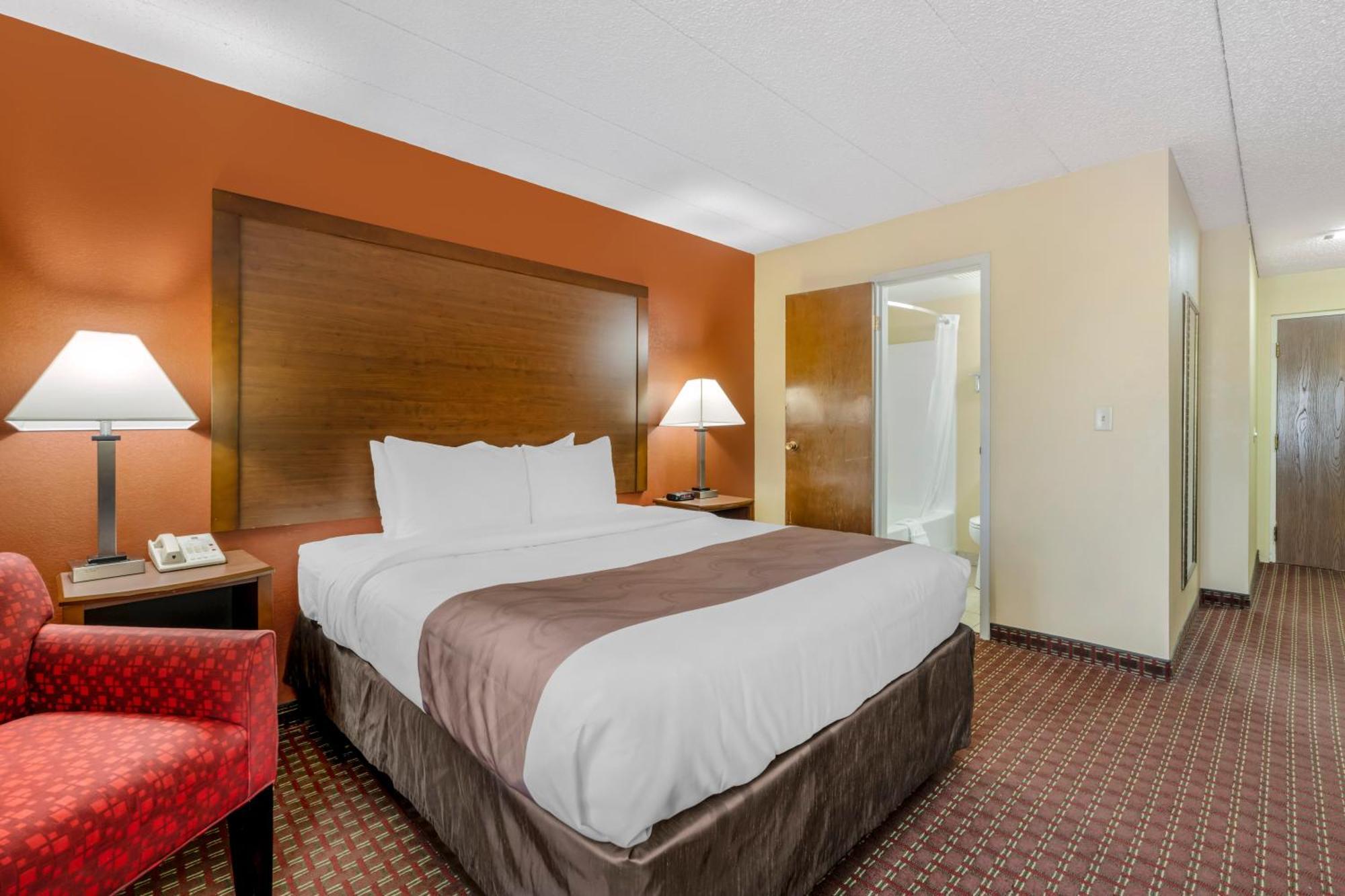 Queen Room - Accessible/Nonsmoking