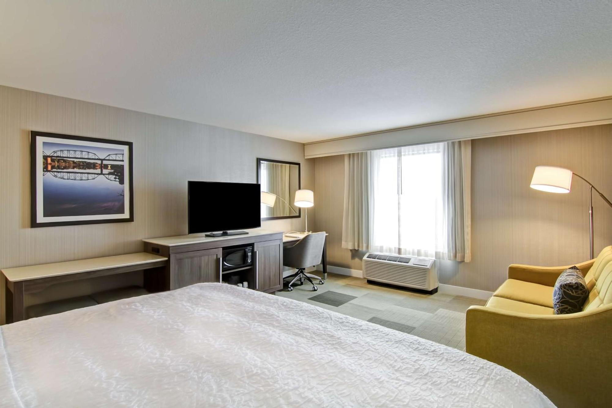 King Room with Sofa Bed - Non-Smoking