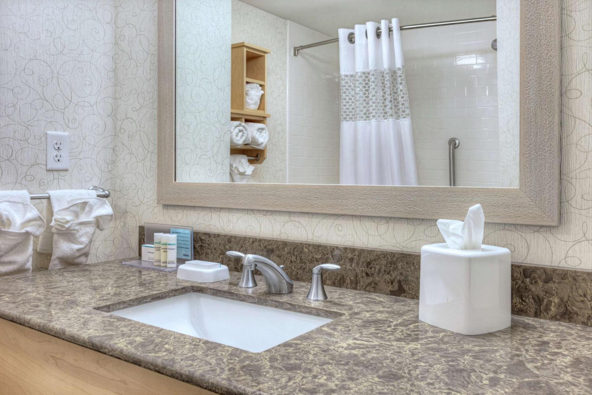 Queen Room Two Queen Beds Disability Access or Non-Smoking Ocean View