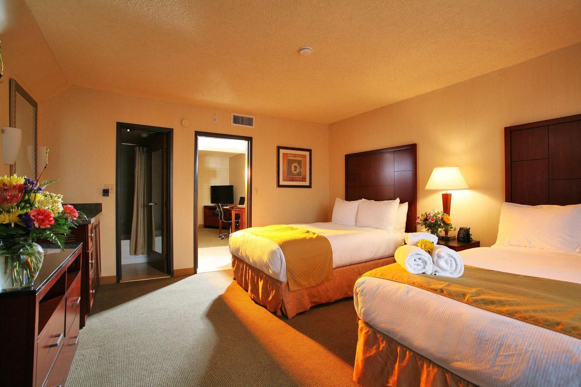One-Bedroom Suite Two Double Beds Non-Smoking