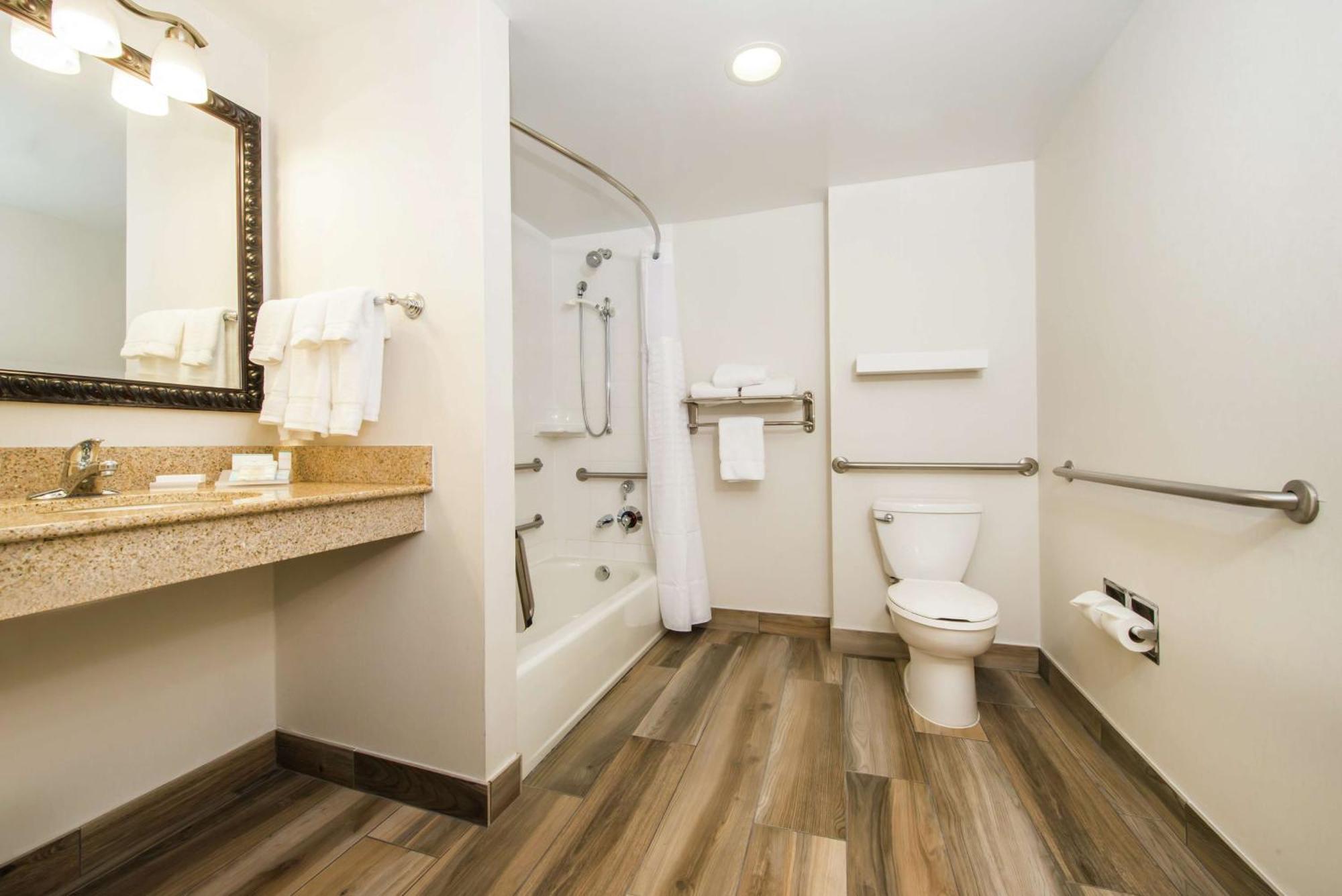 King Room Tub Mobility Hearing Access