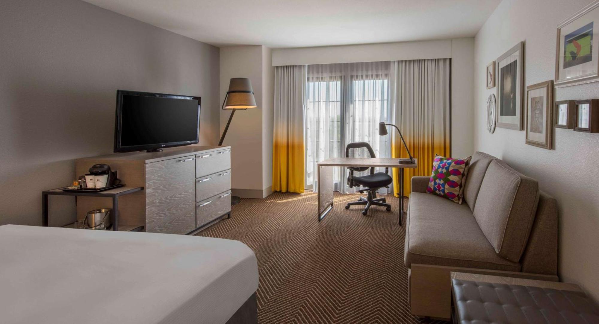 King Room with Mobility Accessible Tub