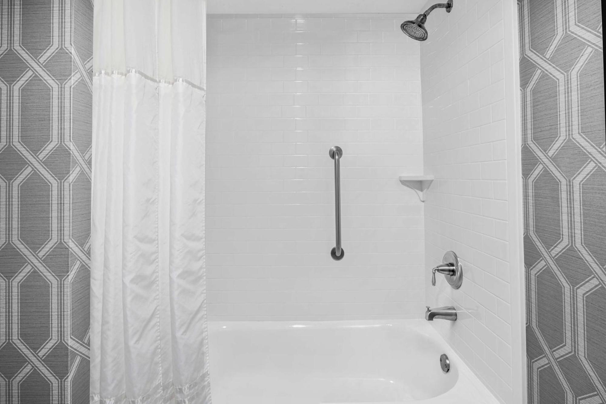 One-Bedroom King Suite - Non-Smoking
