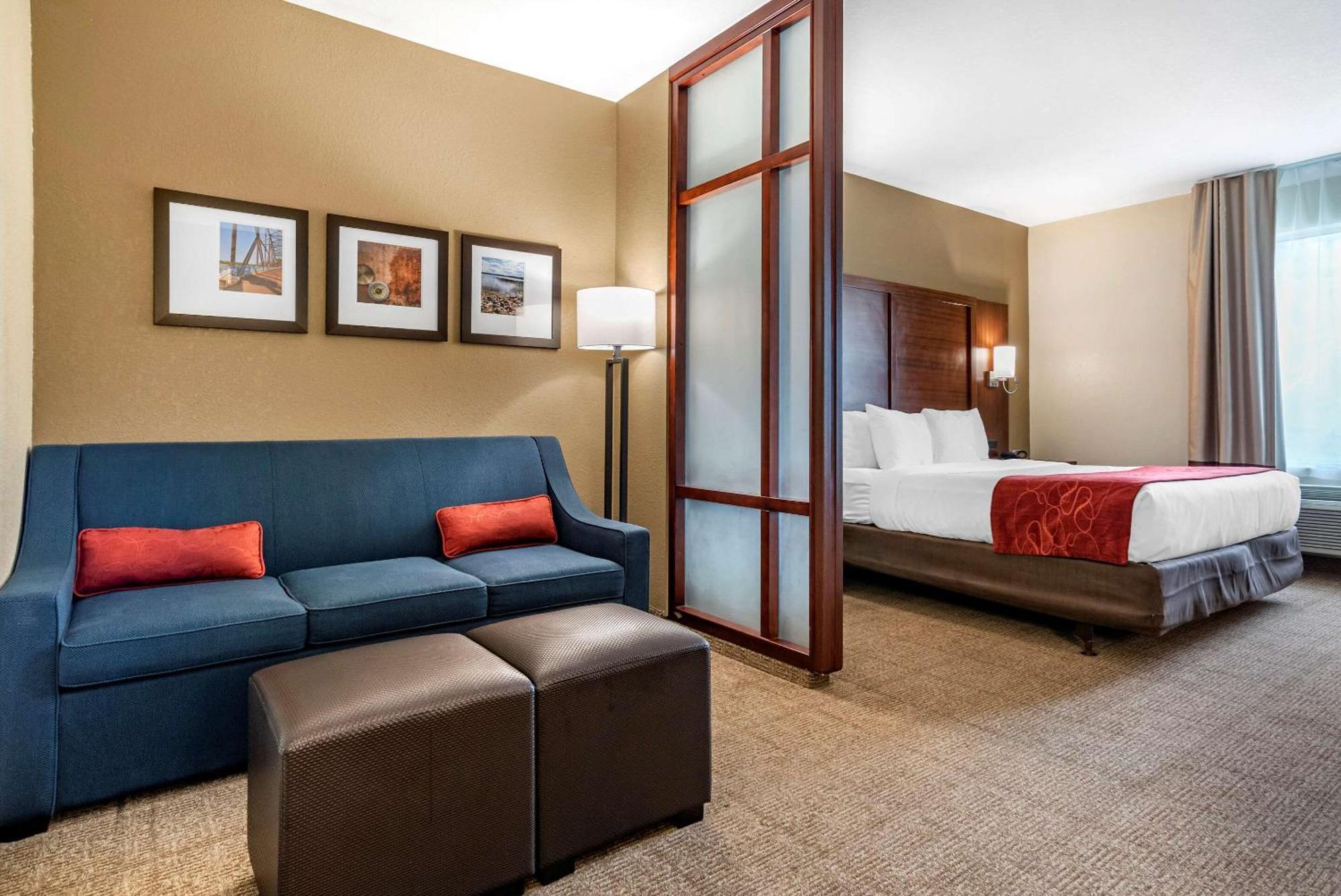 King Suite - Accessible/Non-Smoking