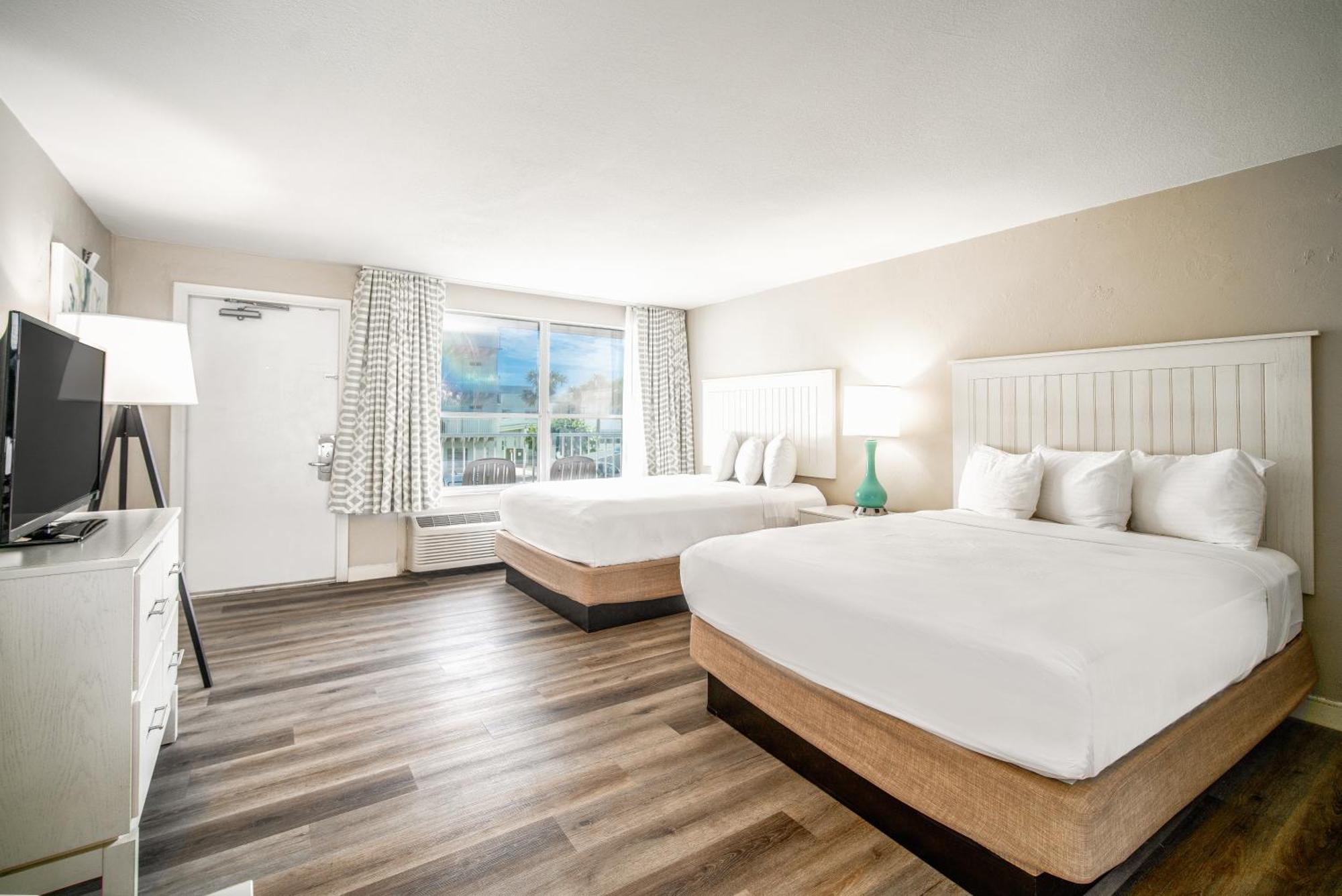 Standard Queen Room Two Queen Beds