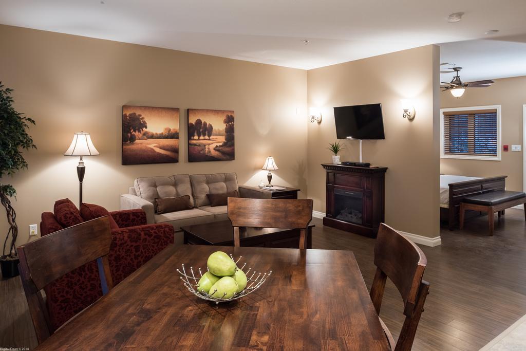 Deluxe King Suite