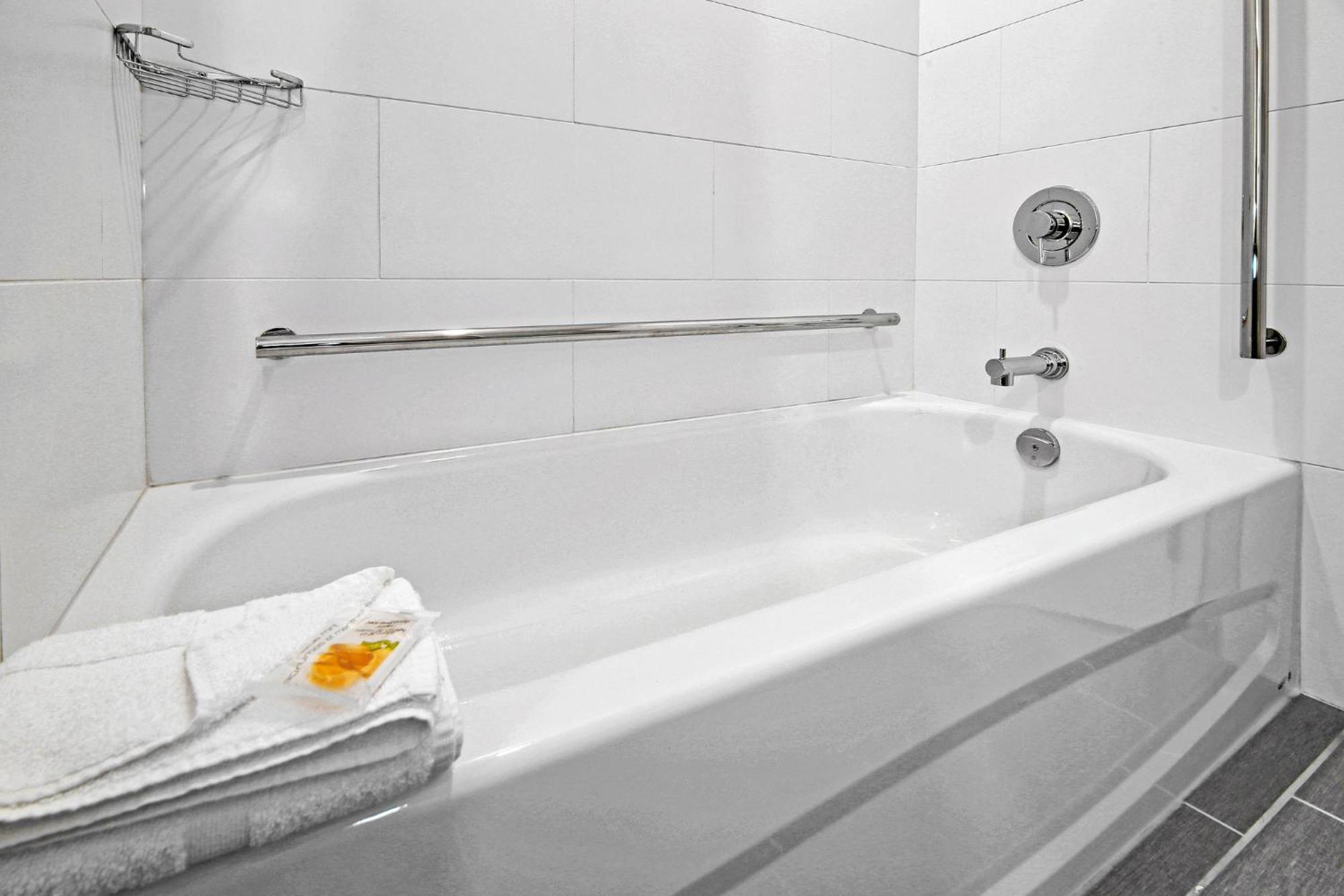 One-Bedroom Suite with Two Queen Beds,1572784913:JPEG