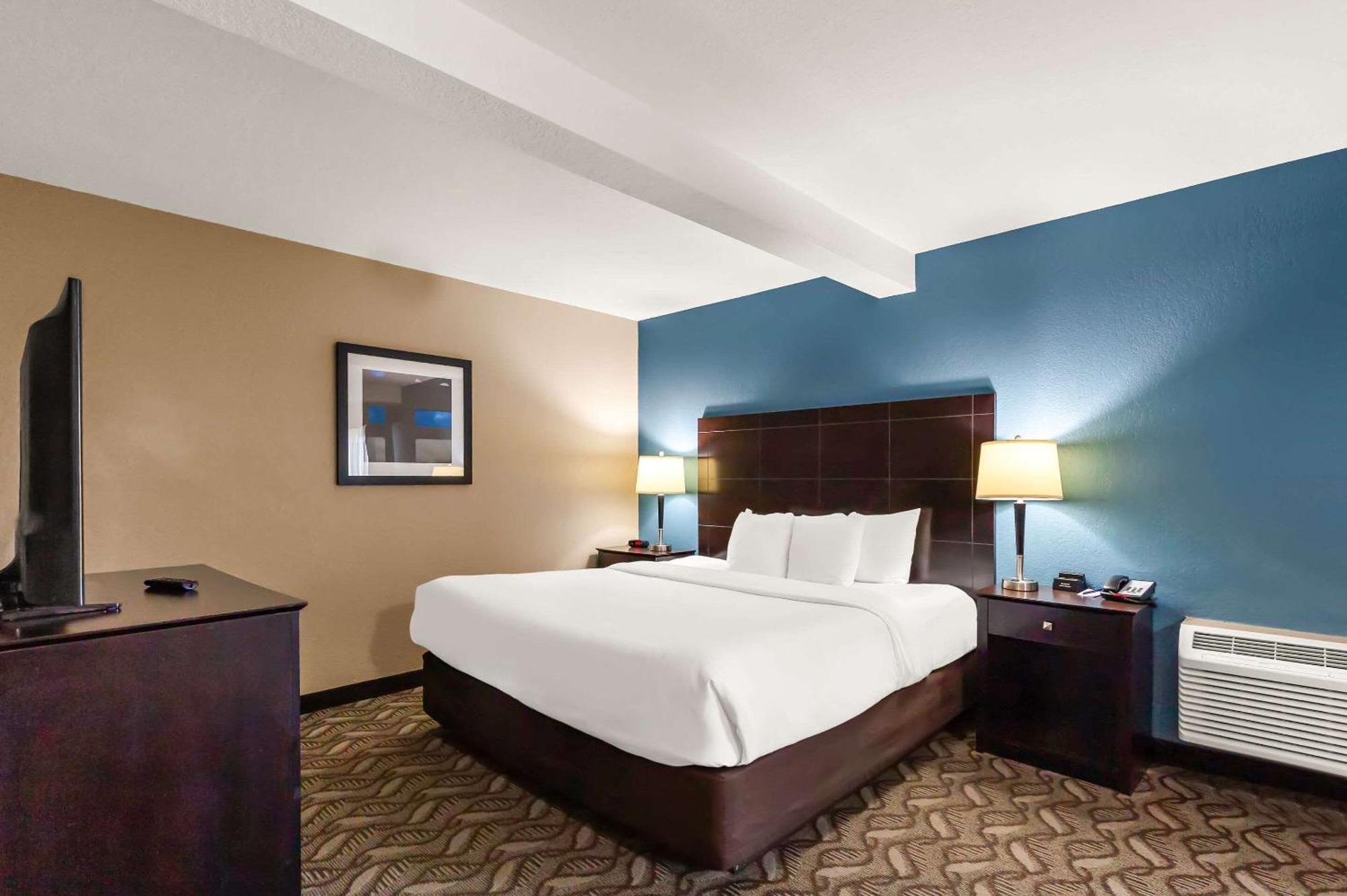 King Suite with Sofabed- Non Smoking