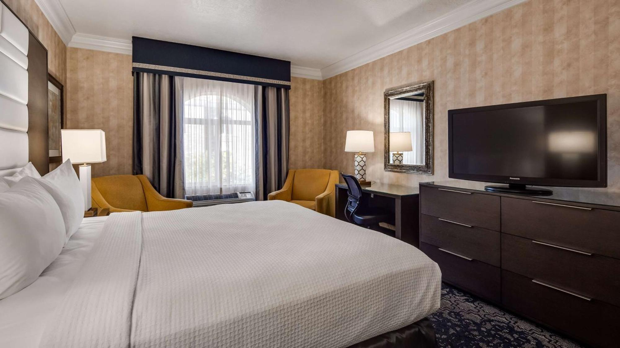 King Room with Bath Tub - Disability Access/Communication Assistance/Non-Smoking