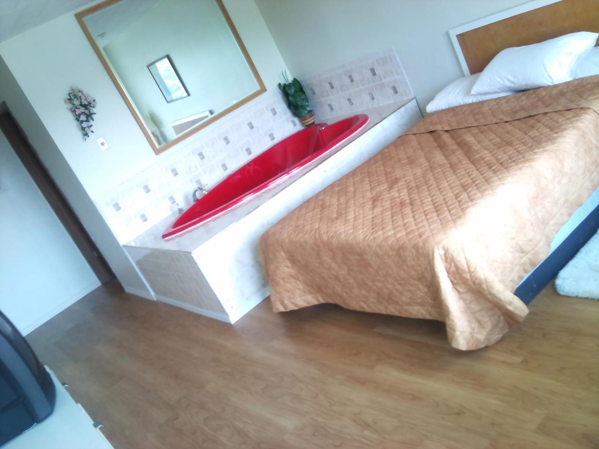 Queen Suite Spa Bath,1580768667:JPEG