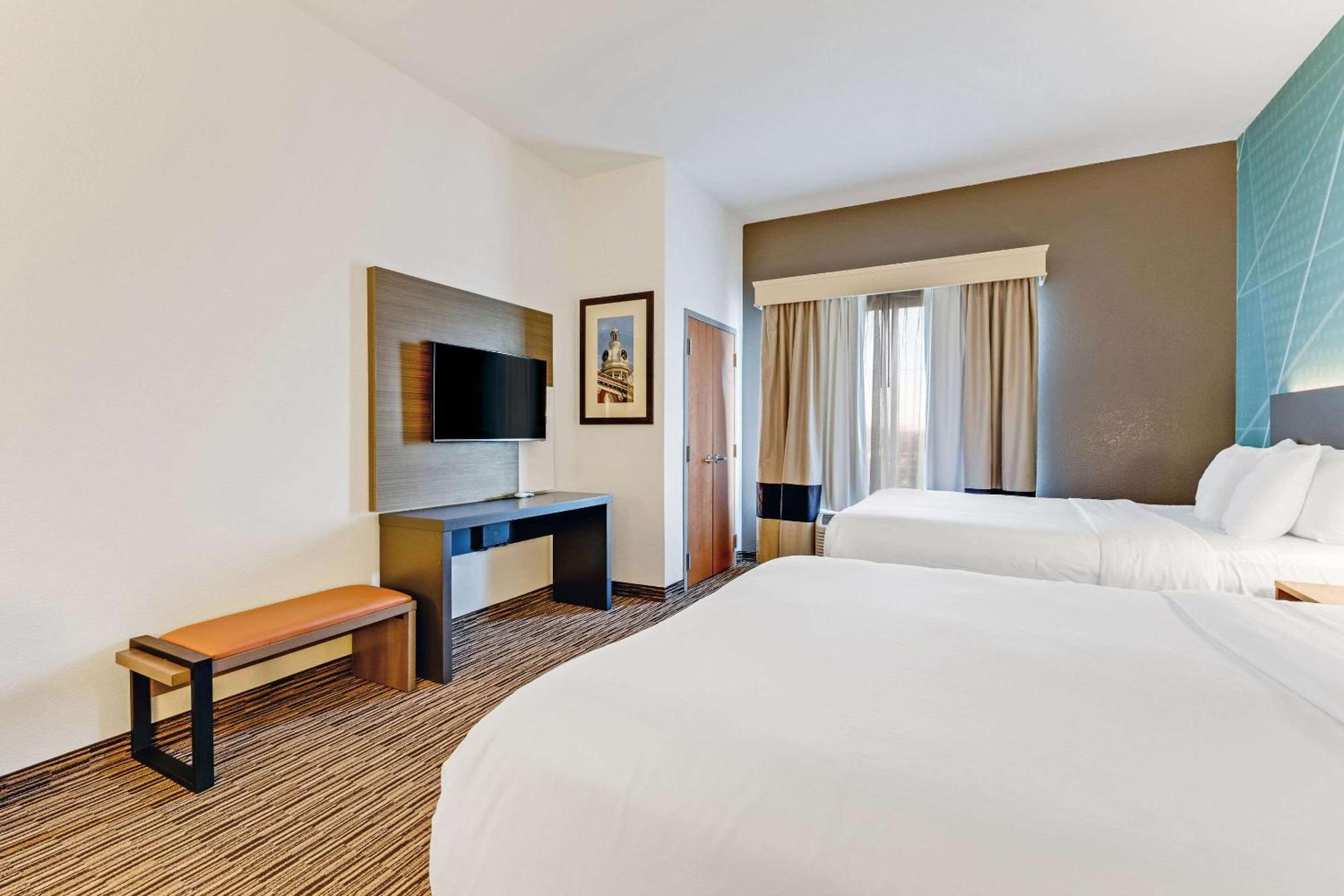Queen Room Two Queen Beds Non-Smoking