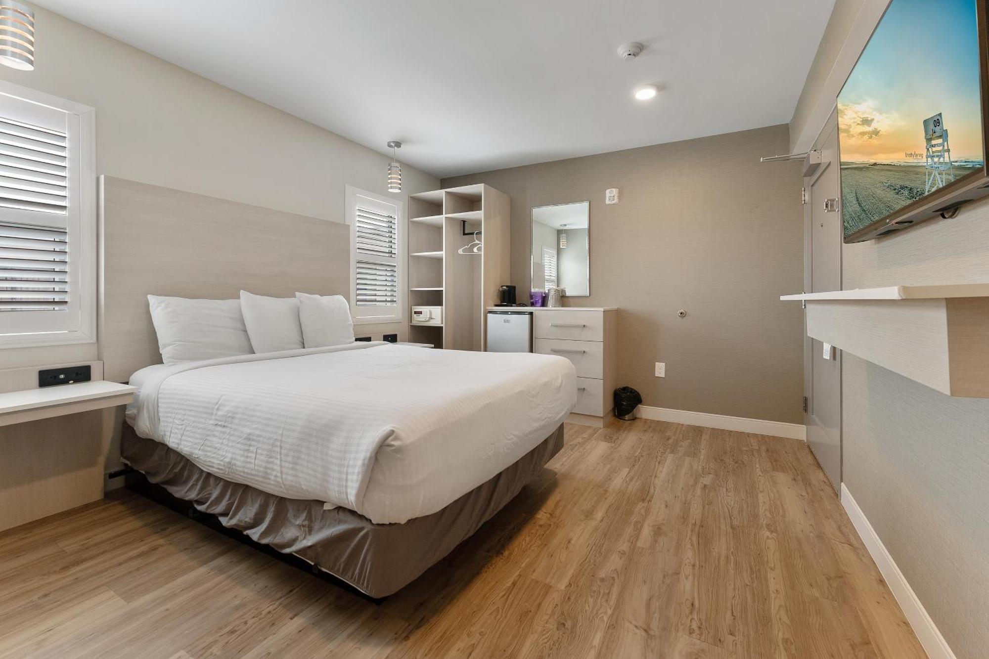 Deluxe Queen Room