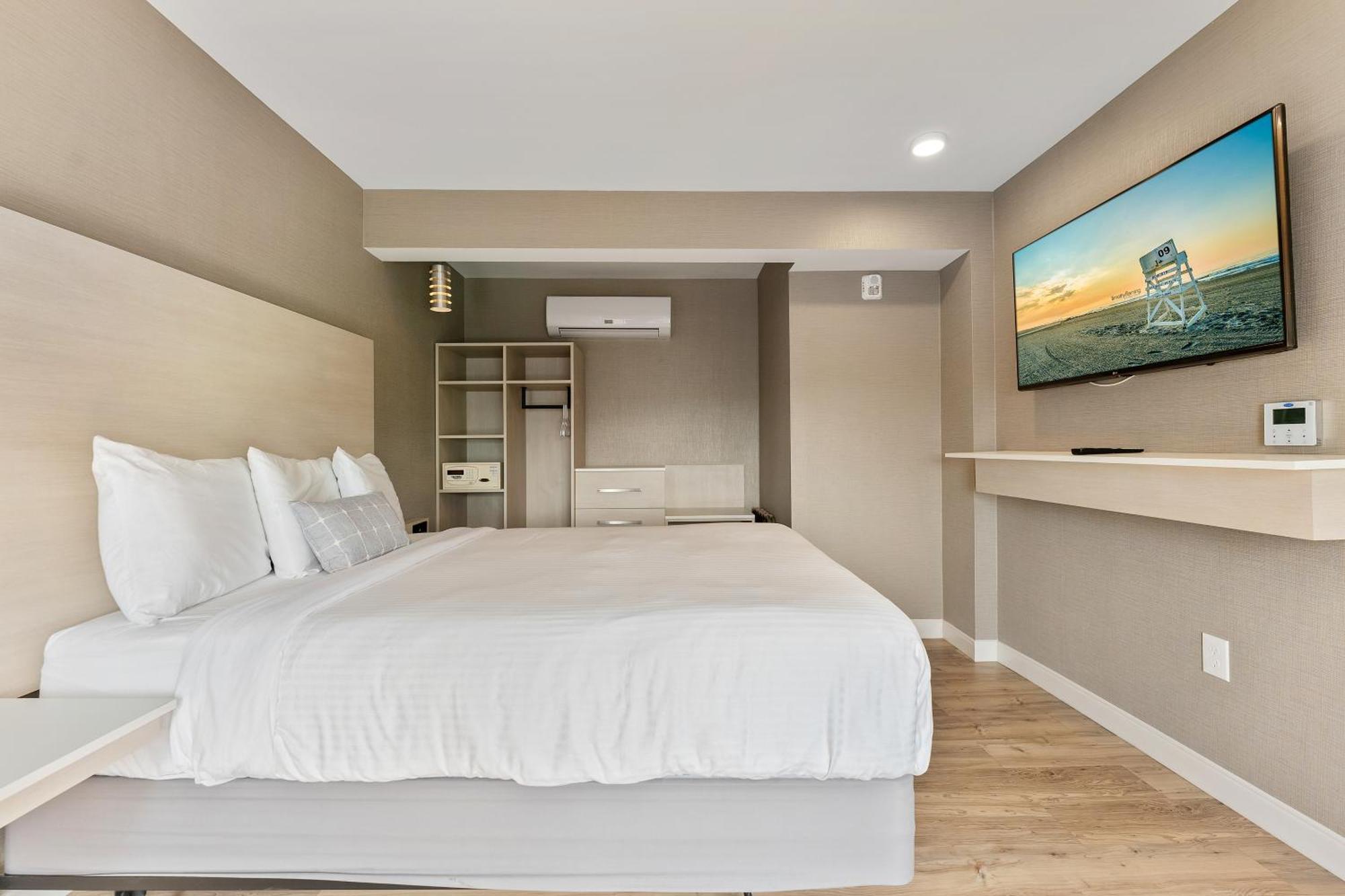 Deluxe Queen Room