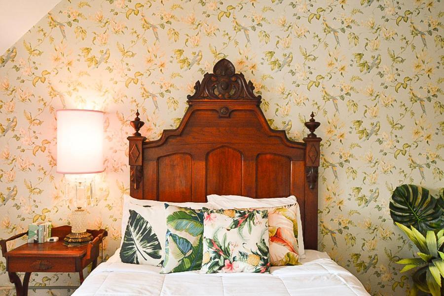 Standard Queen bed w or