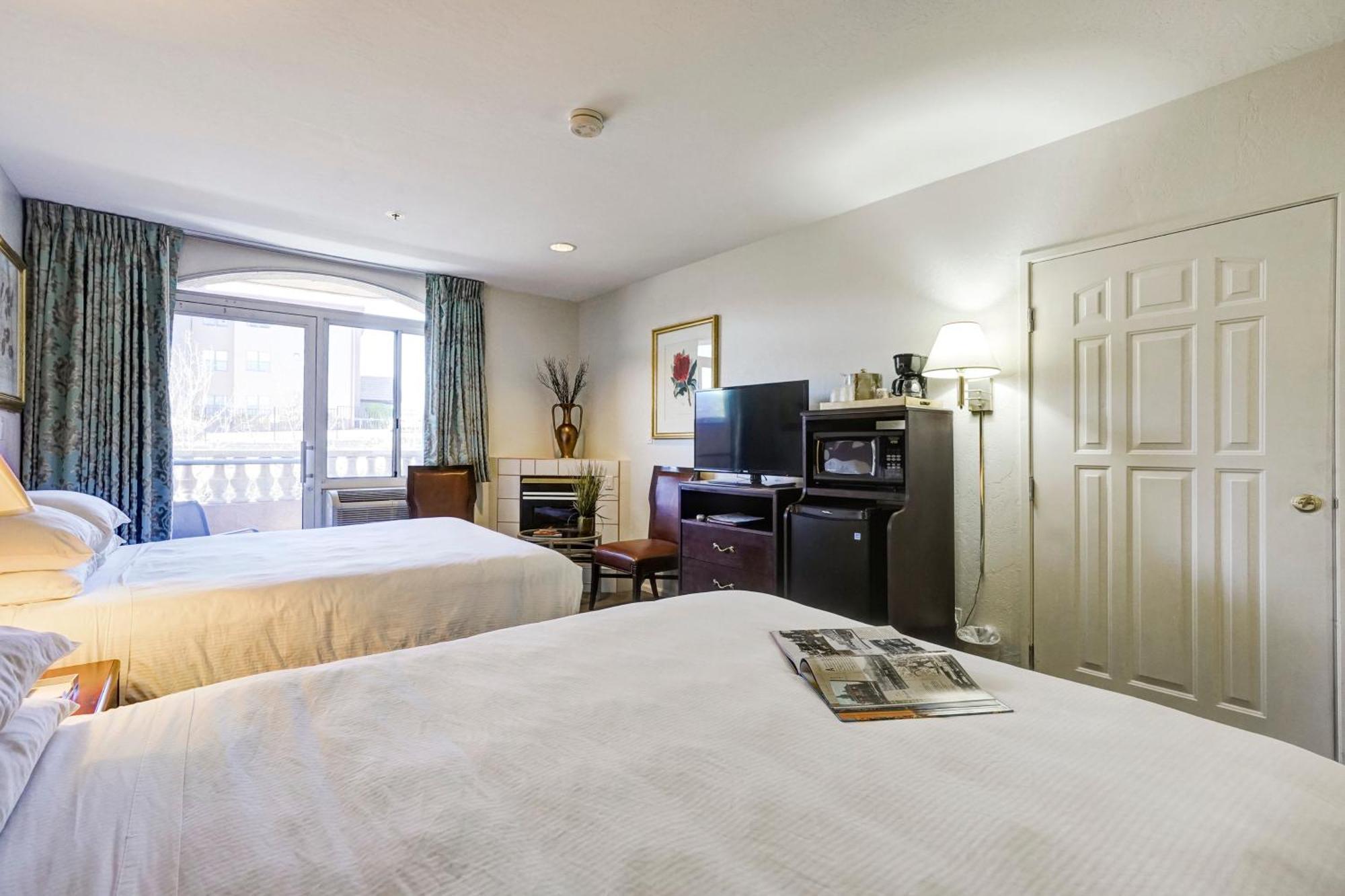 Deluxe Double Queen Accessible Room