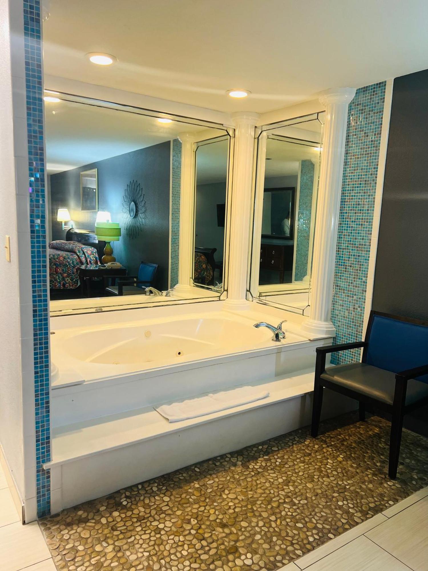 King Room Spa Bath