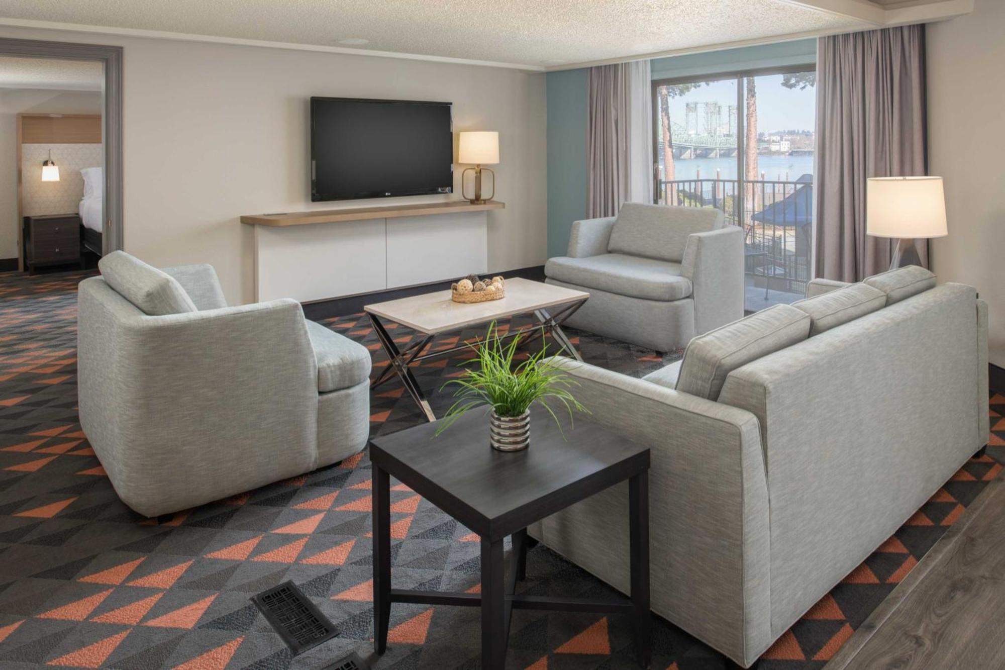 One-Bedroom Suite Courtyard View