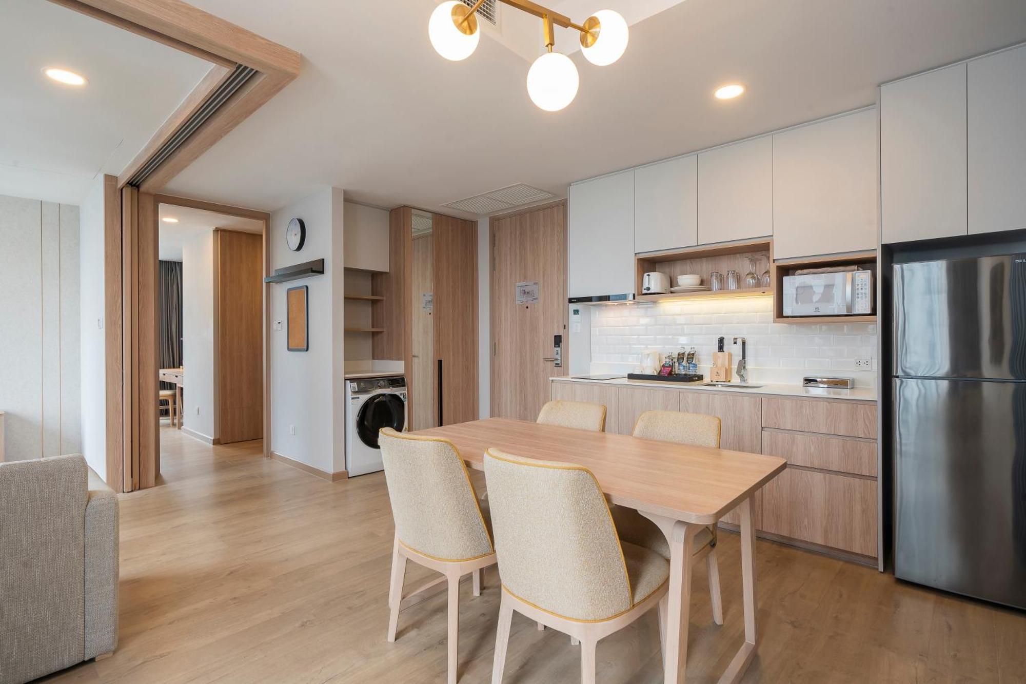 One-Bedroom King Corner Suite - High Floor