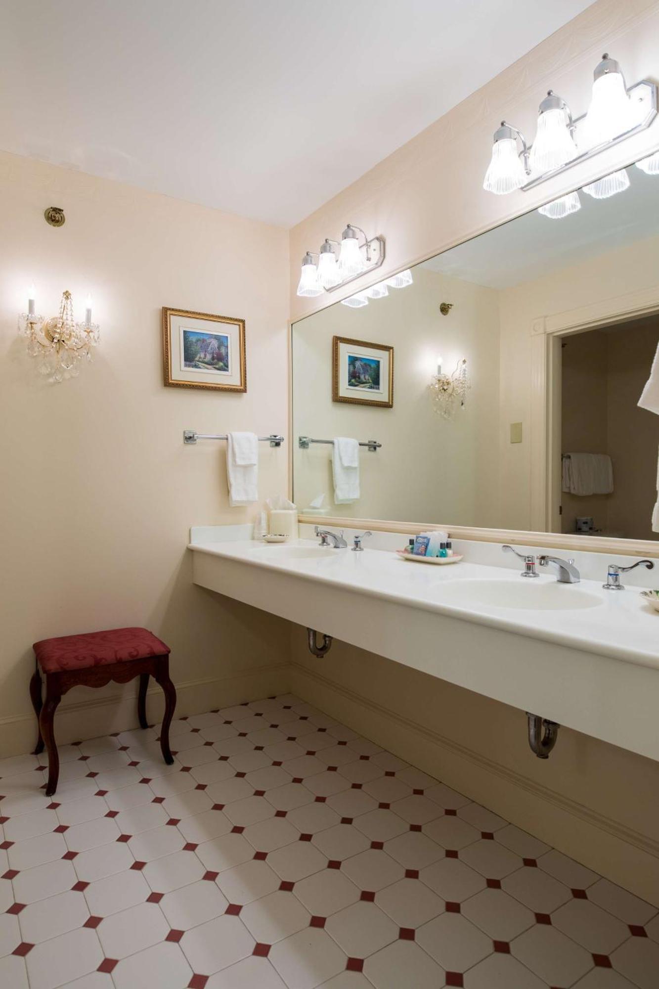 Mizzentop | King Suite | 4th Floor | Balcony
