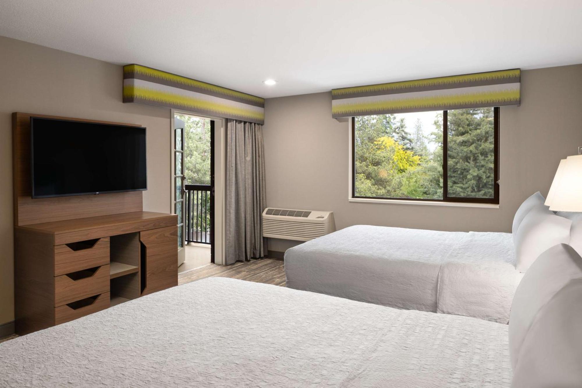 Family Suite One King Two Queen Beds Non-Smoking