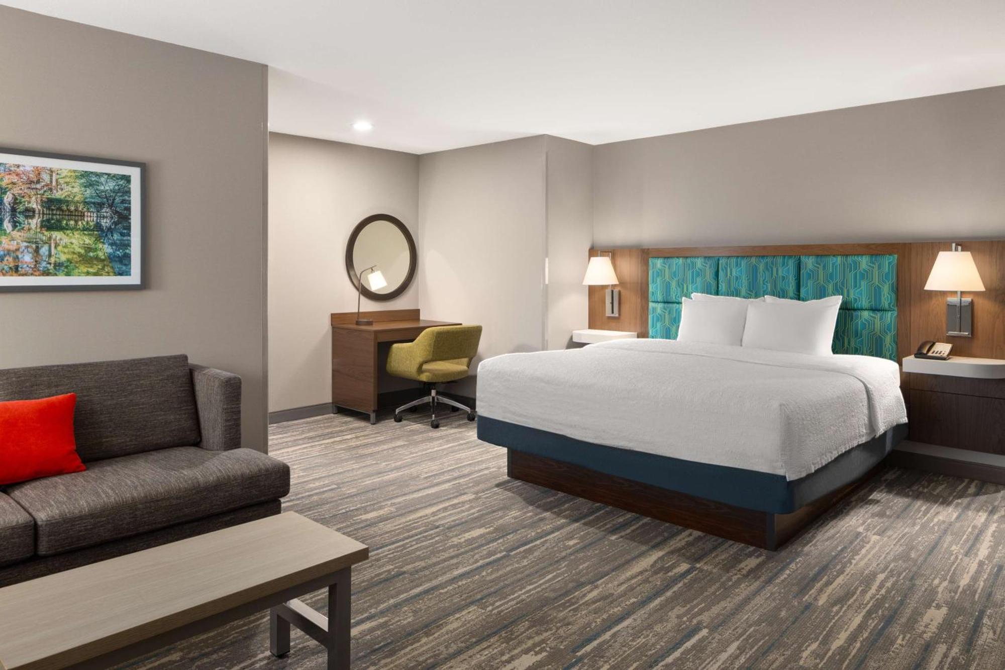 Family Suite One King Two Queen Beds Non-Smoking