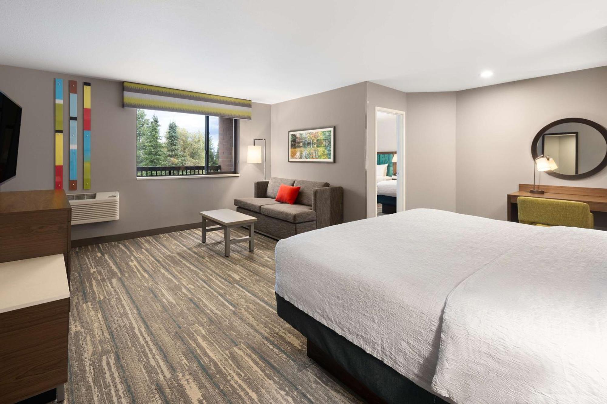 Family Suite One King Two Queen Beds Non-Smoking