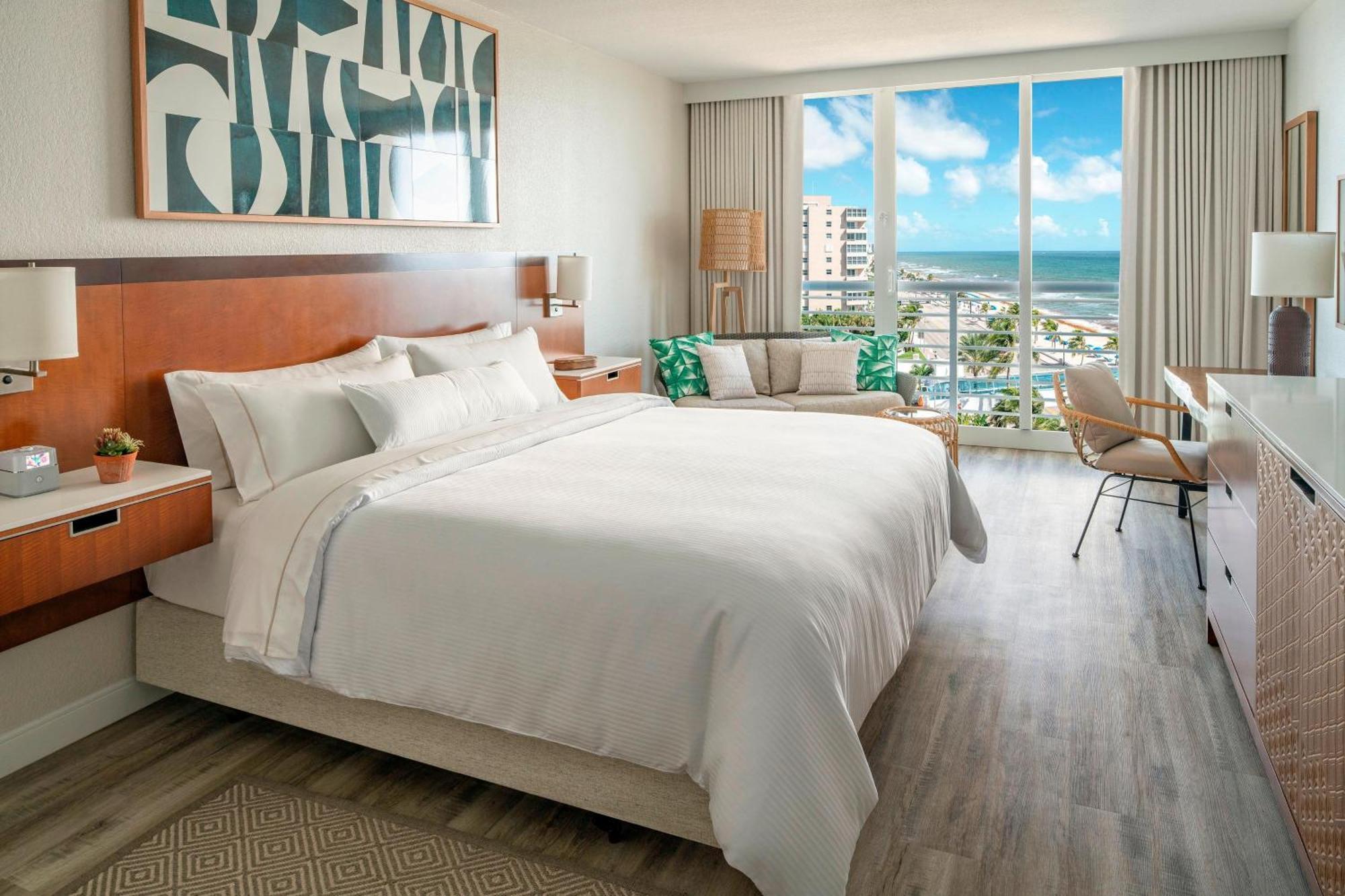 Guest room, 1 King, Partial ocean view