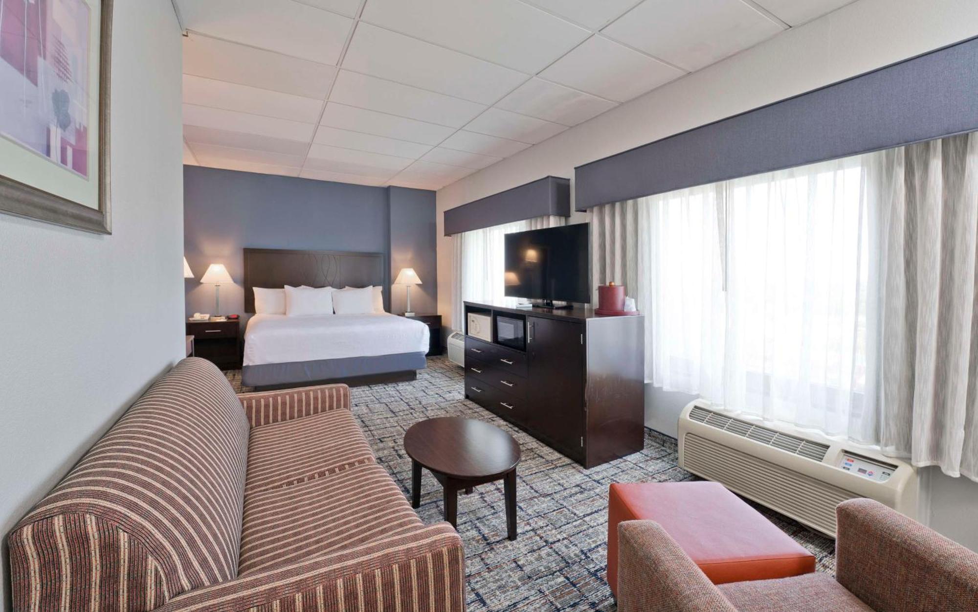 Queen Suite with Two Queen Beds and Sofa Bed - Non-Smoking