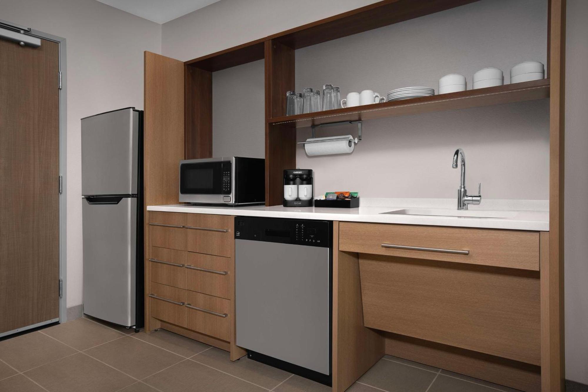 King Studio Suite Accessible Tub Mobility Access