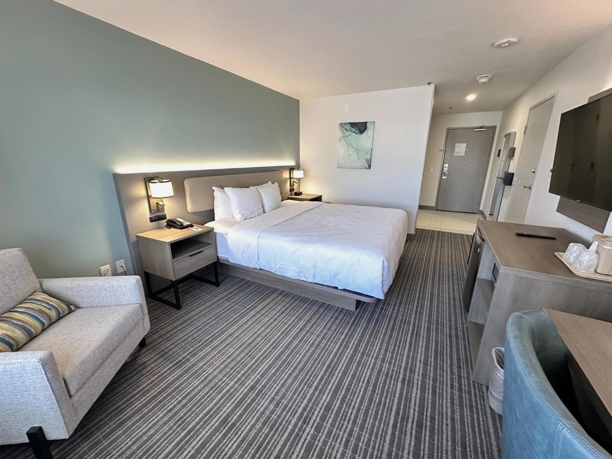 King Suite Accessible or Non-Smoking