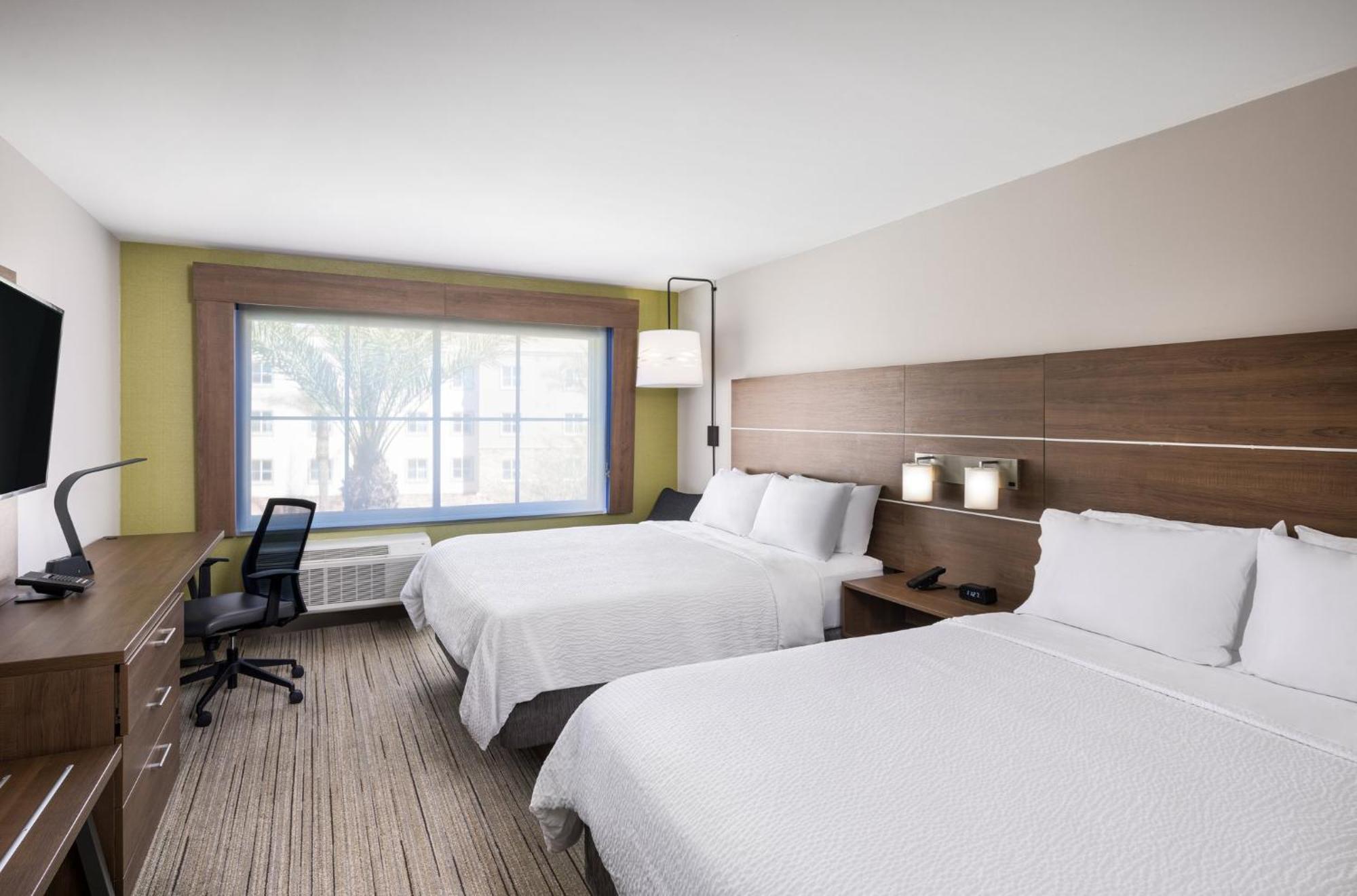Queen Room Two Queen Beds Hearing Accessible or Non-Smoking