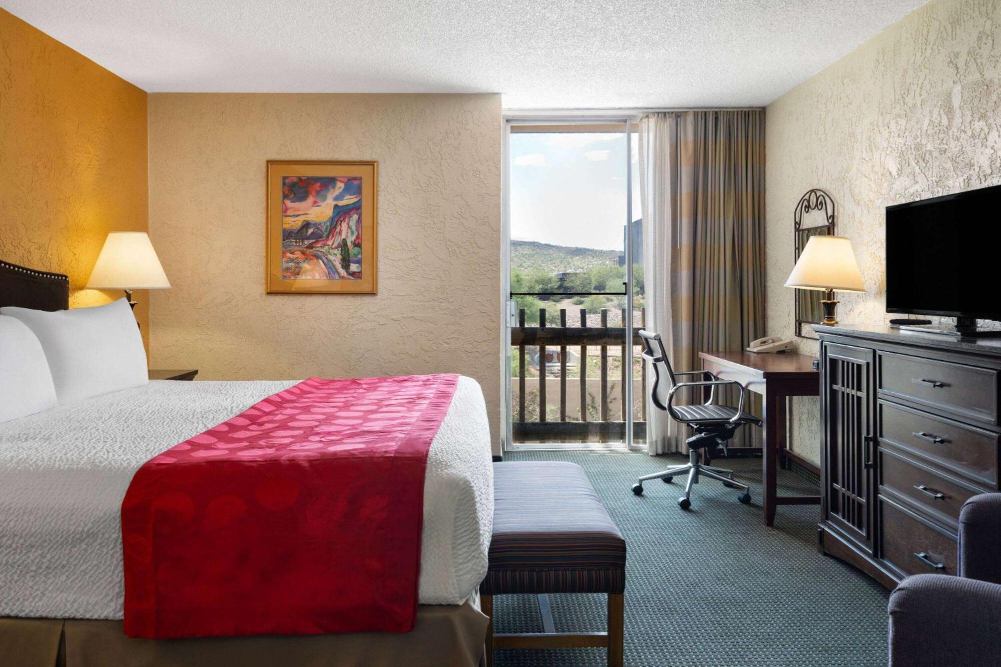 One-Bedroom King Suite - Non-Smoking