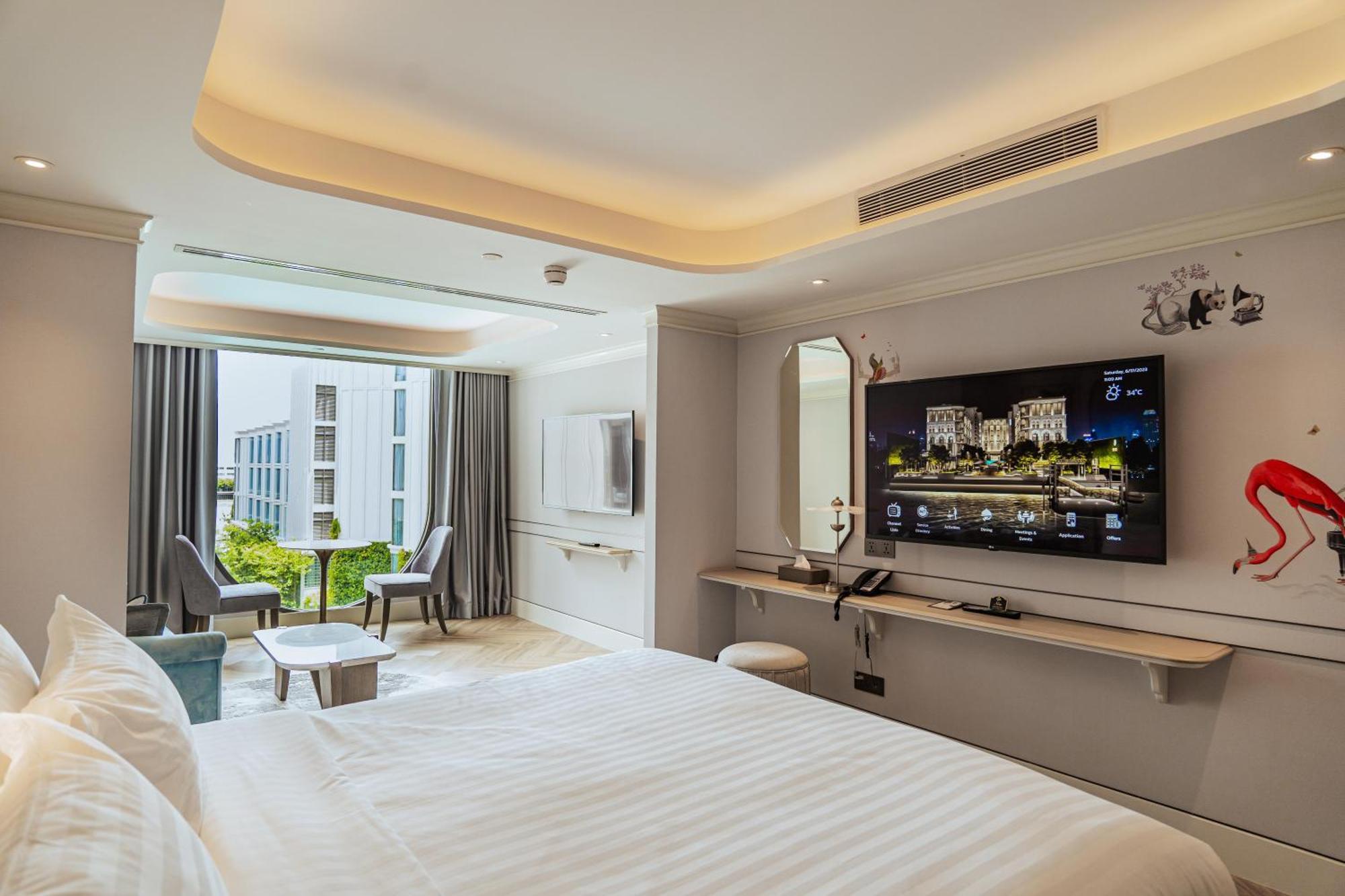 Club One Bedroom River View