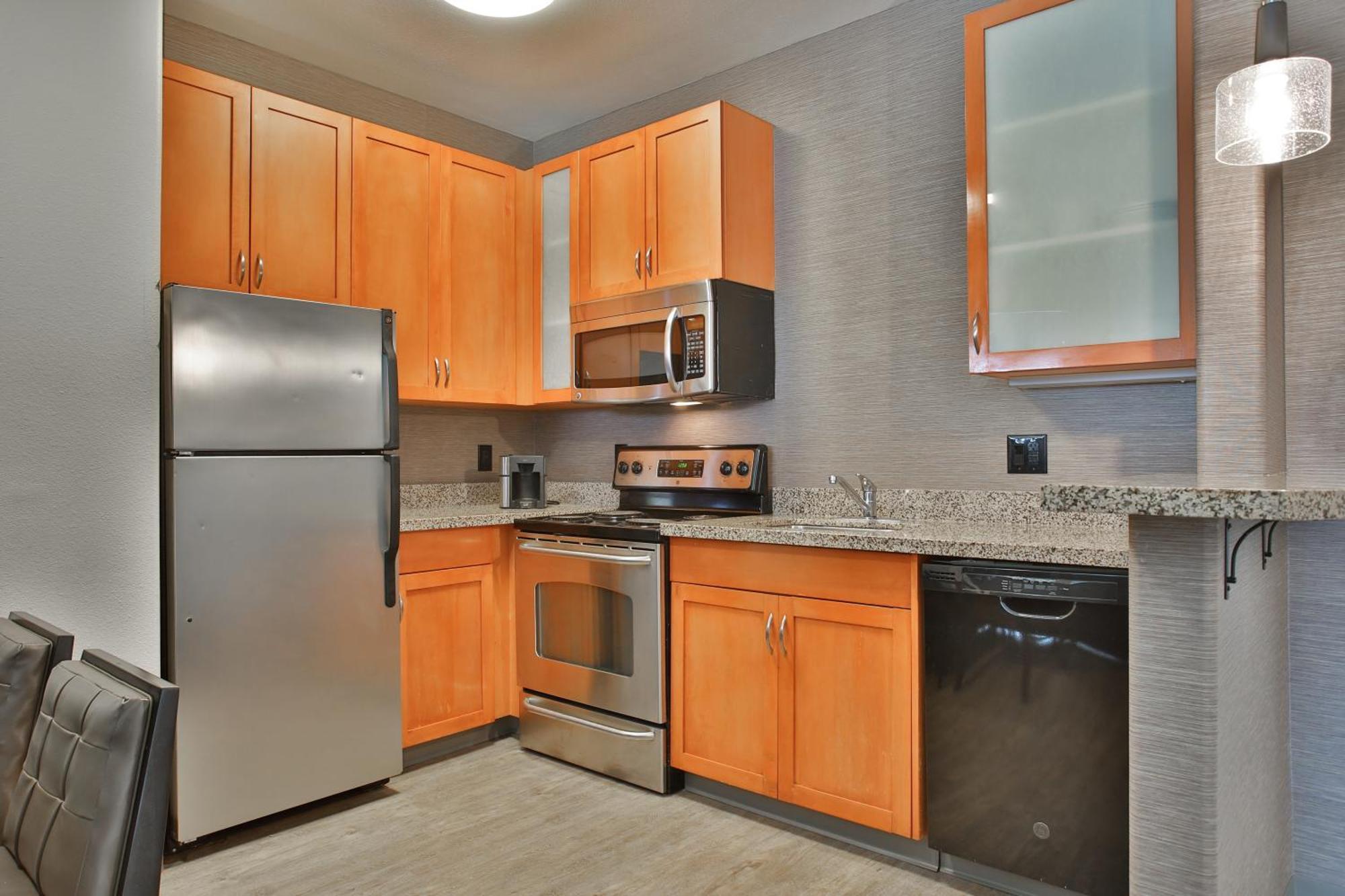 1 Bedroom 2 room Suite 2 Queen Sofa bed