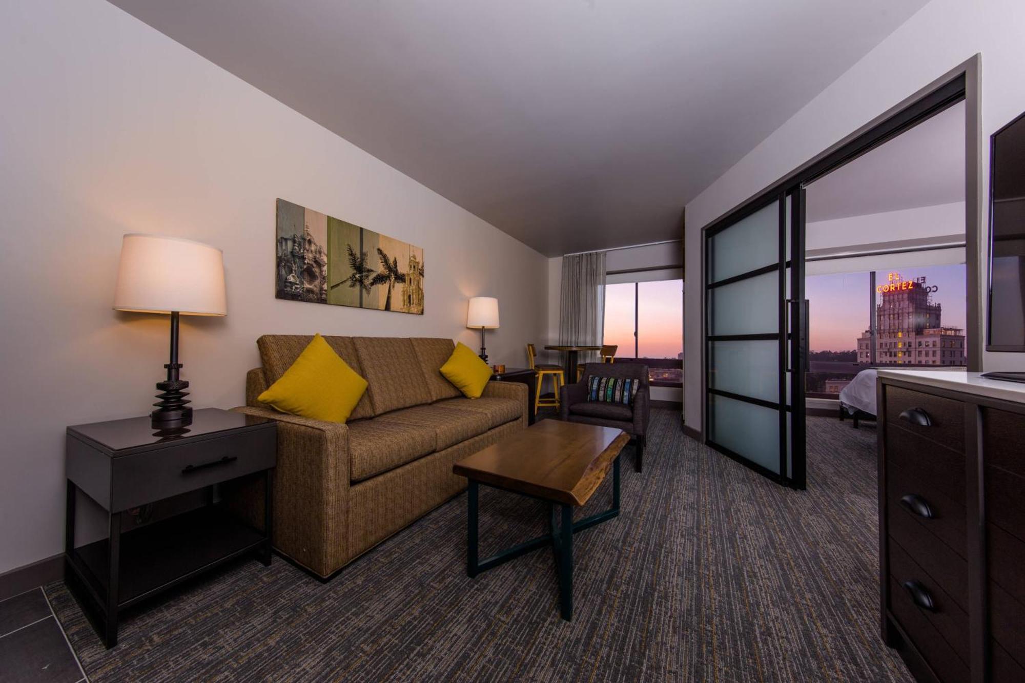 Superior King Suite City View