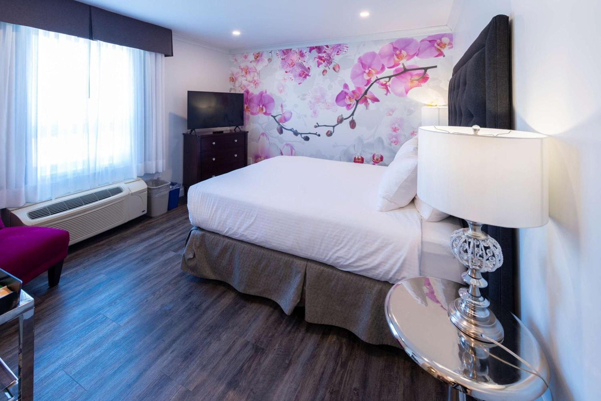Queen Room with Walk In Shower