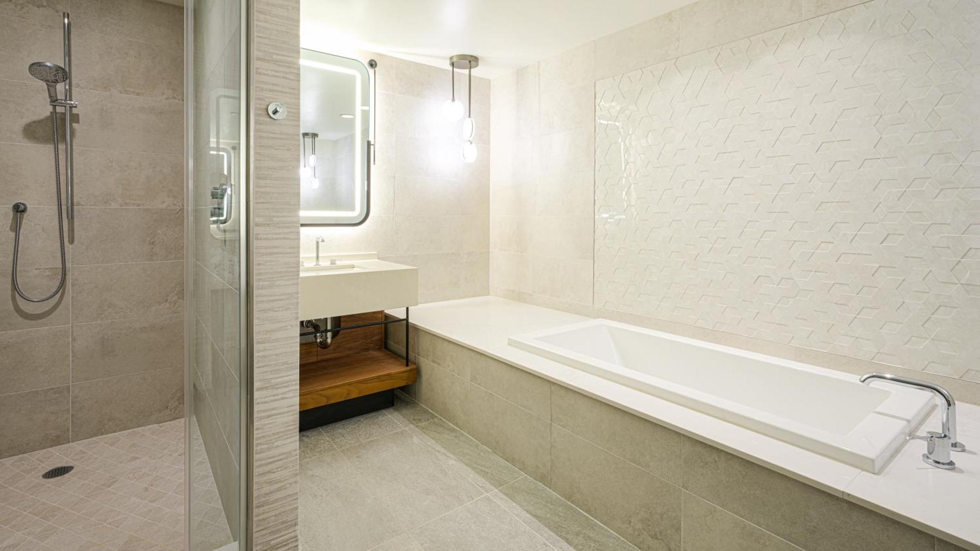 Waterfront Tower Modern Suite King Non-Smoking