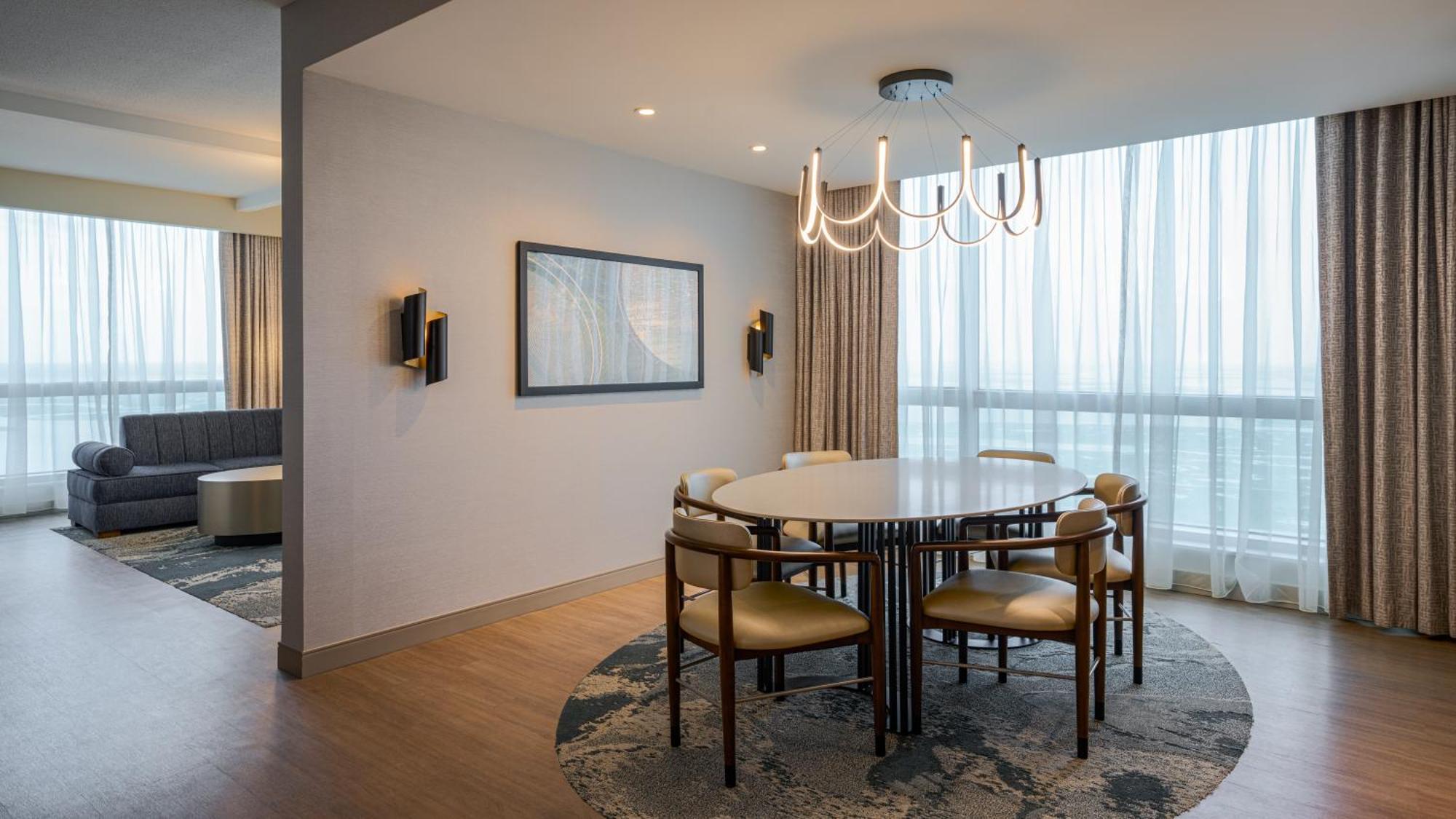 Waterfront Tower Modern Suite King Non-Smoking