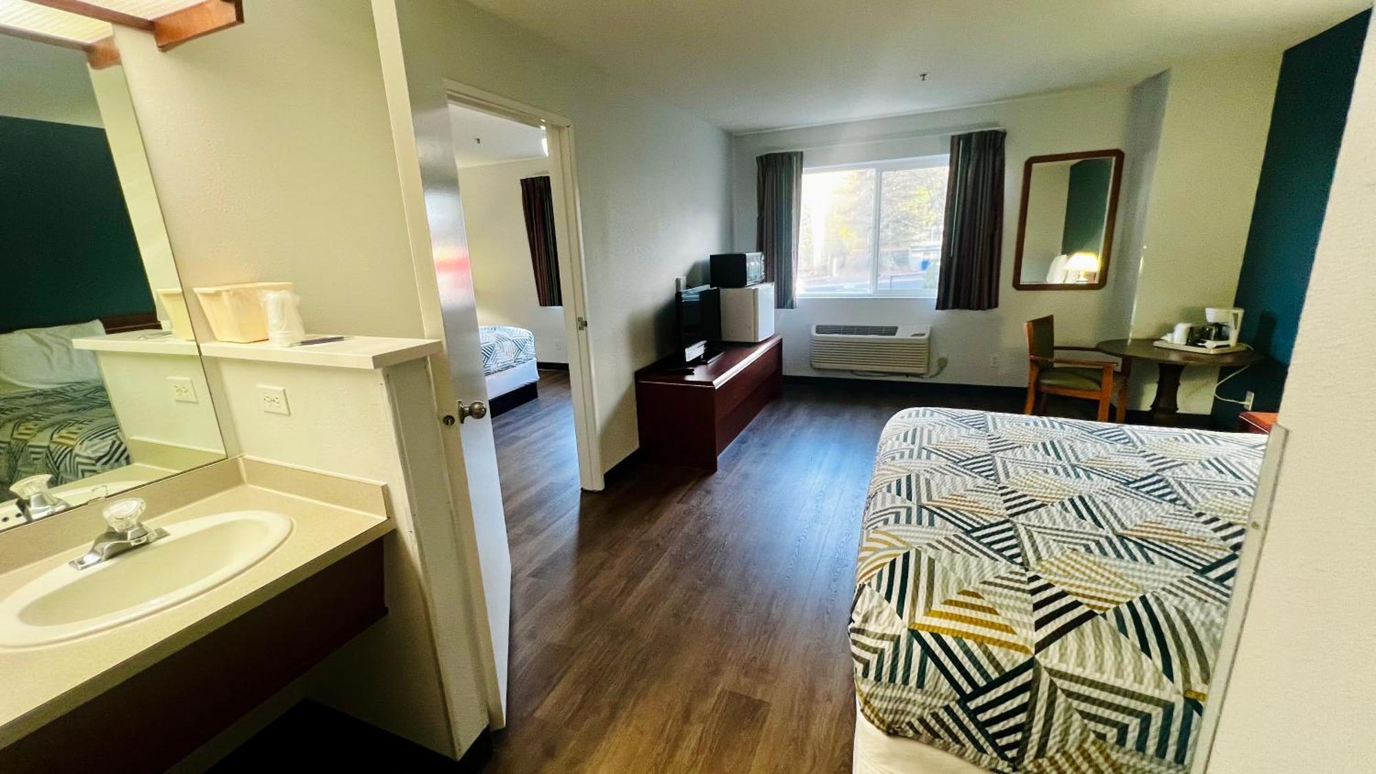 Deluxe Queen Room Two Queen Beds Non-Smoking