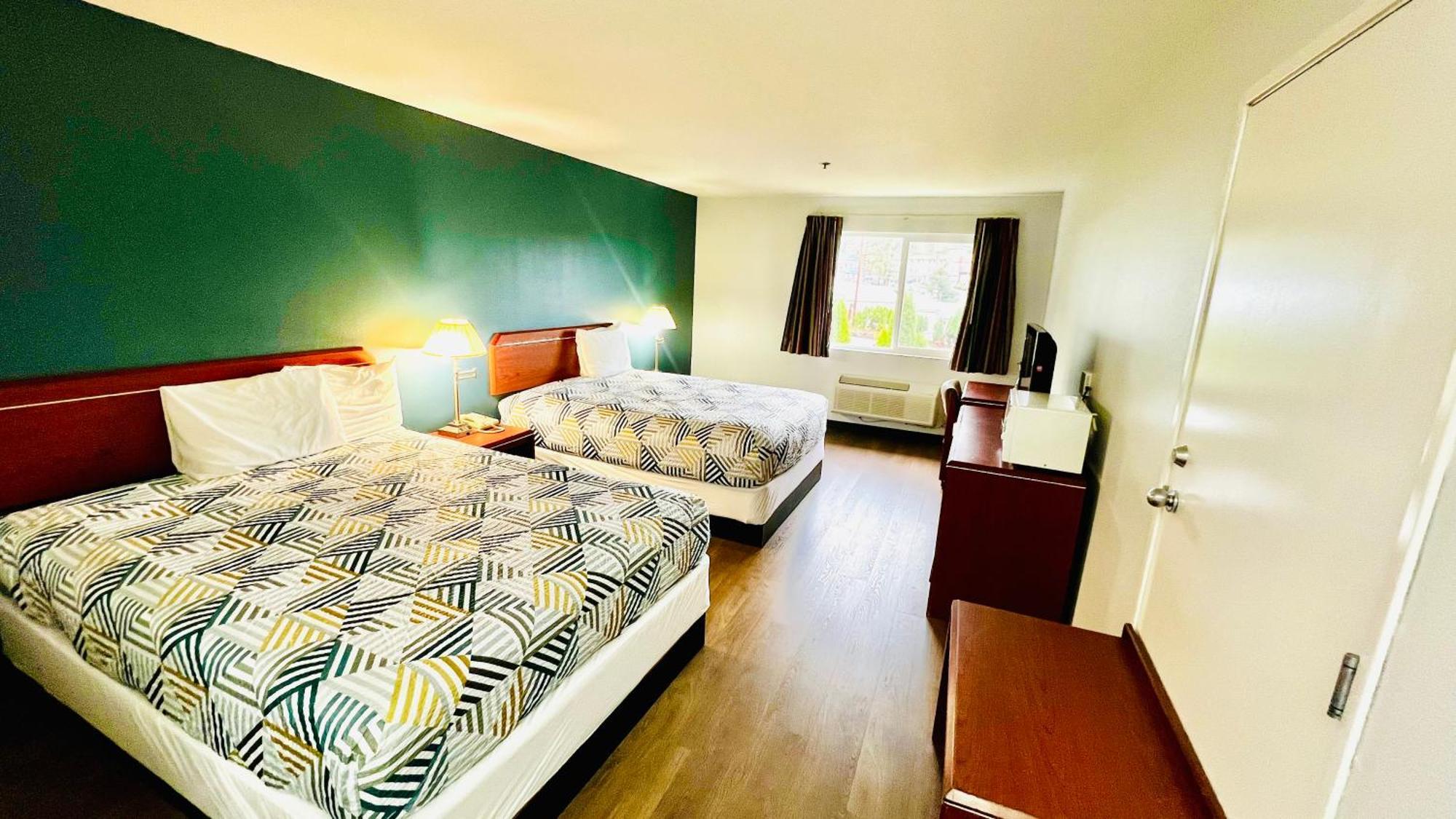 Queen Room Two Queen Beds Non-Smoking