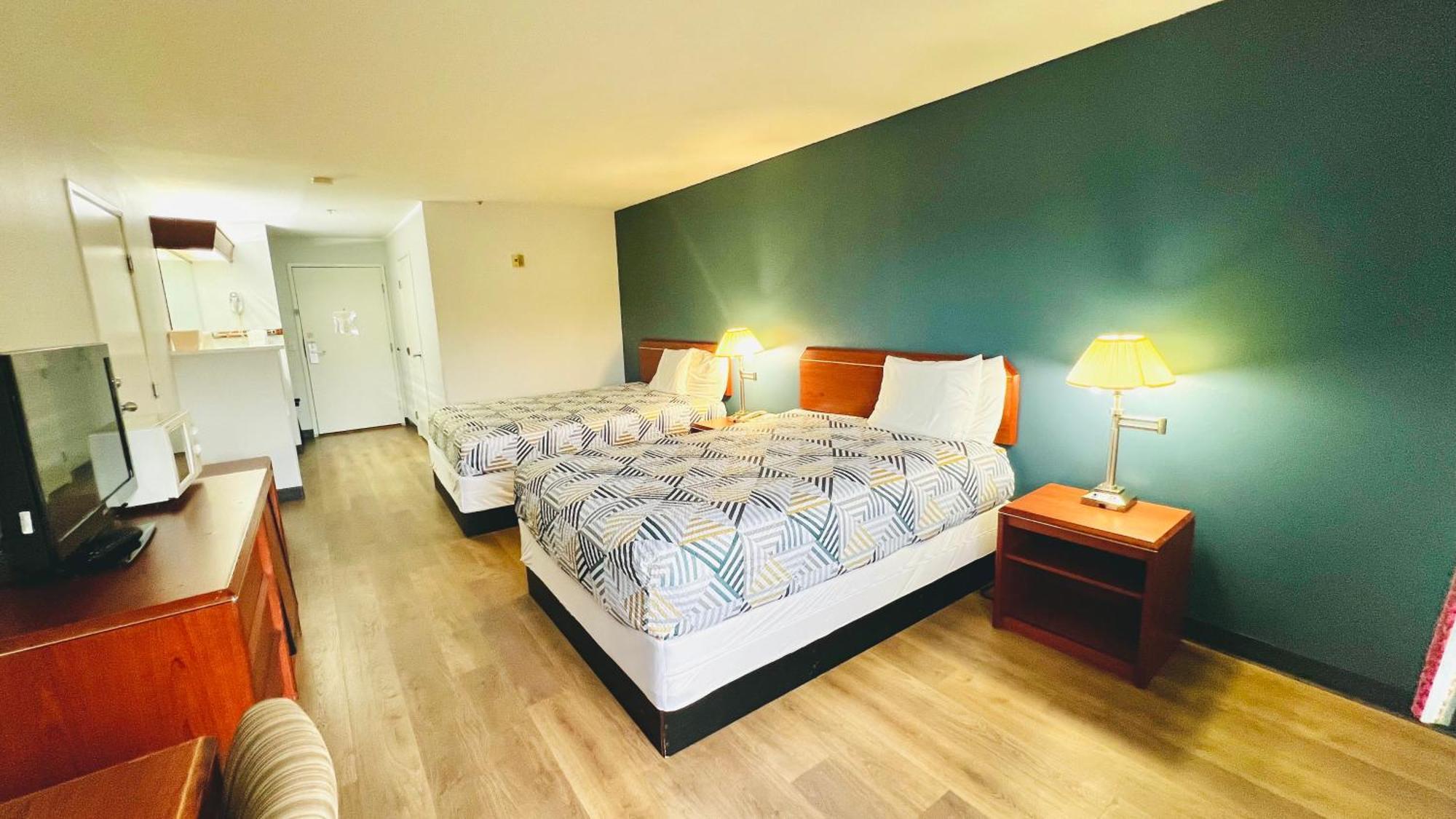 Queen Room Two Queen Beds Non-Smoking