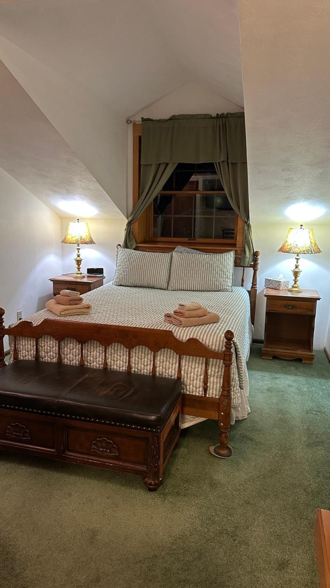 Deluxe Queen Room